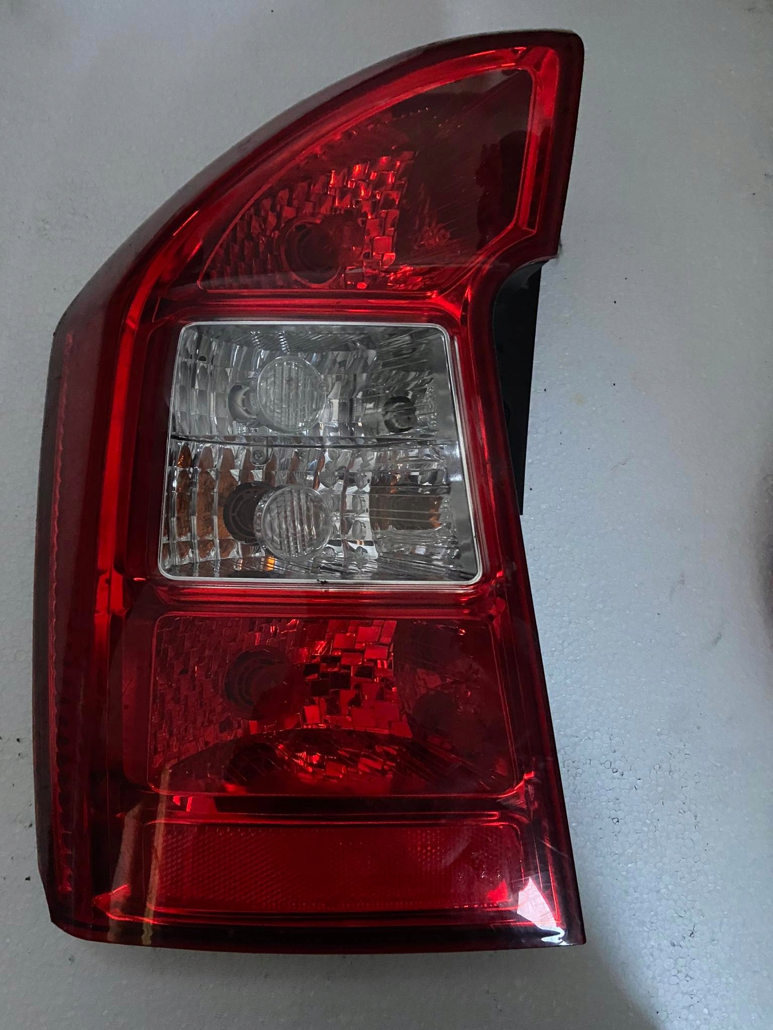 фонарь левый kia CARENS III