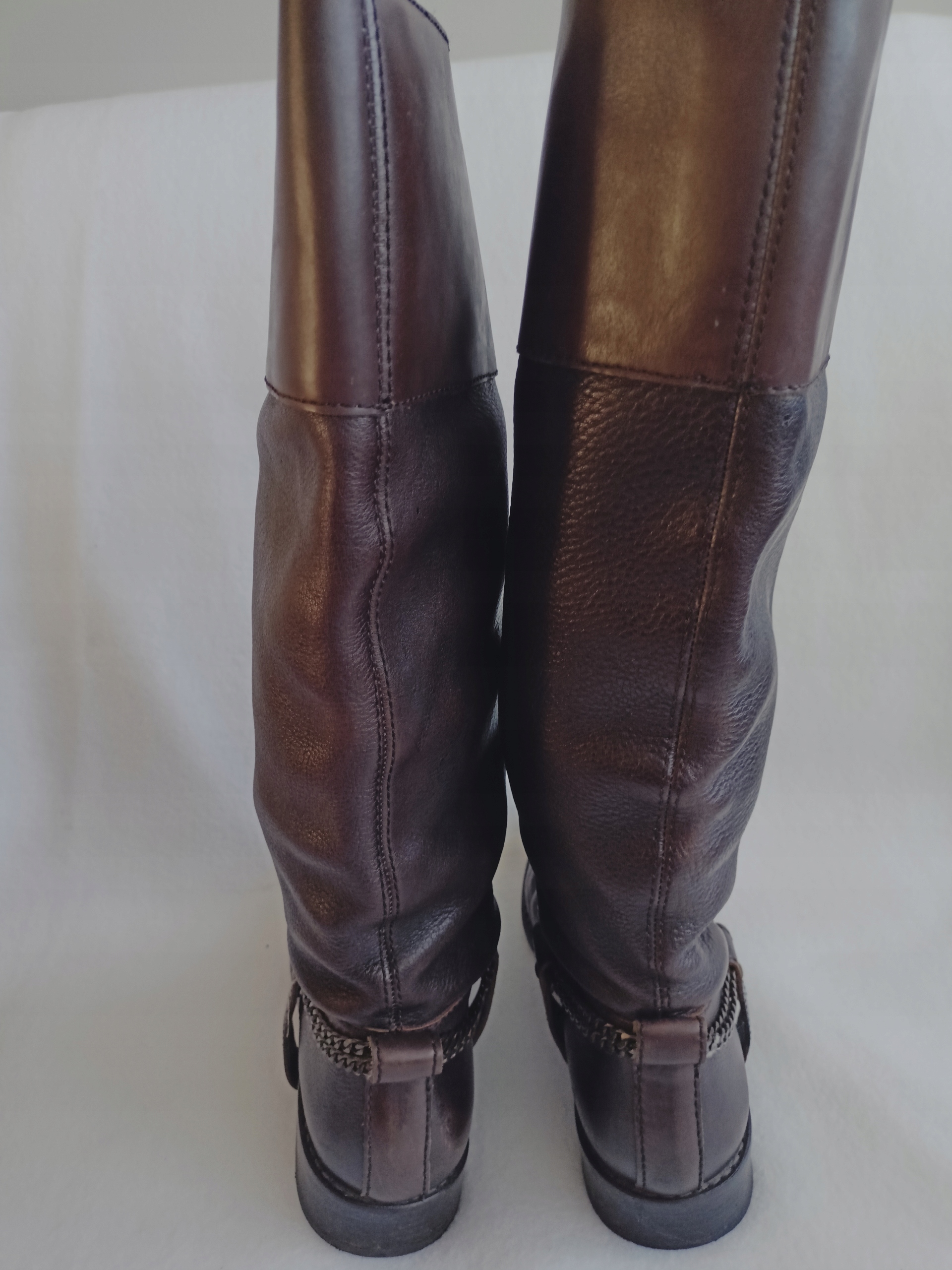 DKNY solidne skórzane kowbojki z łańcuchem 40,5 Rozmiar 40,5