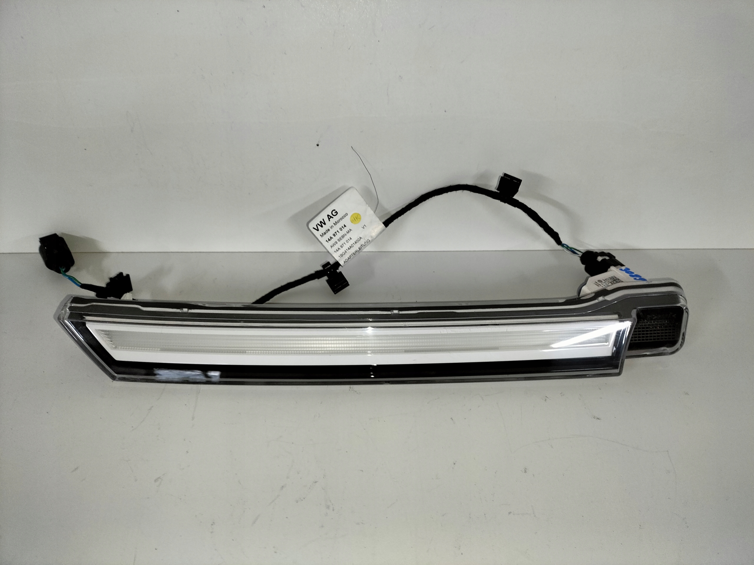 light front LED grille right VW ID7 23
