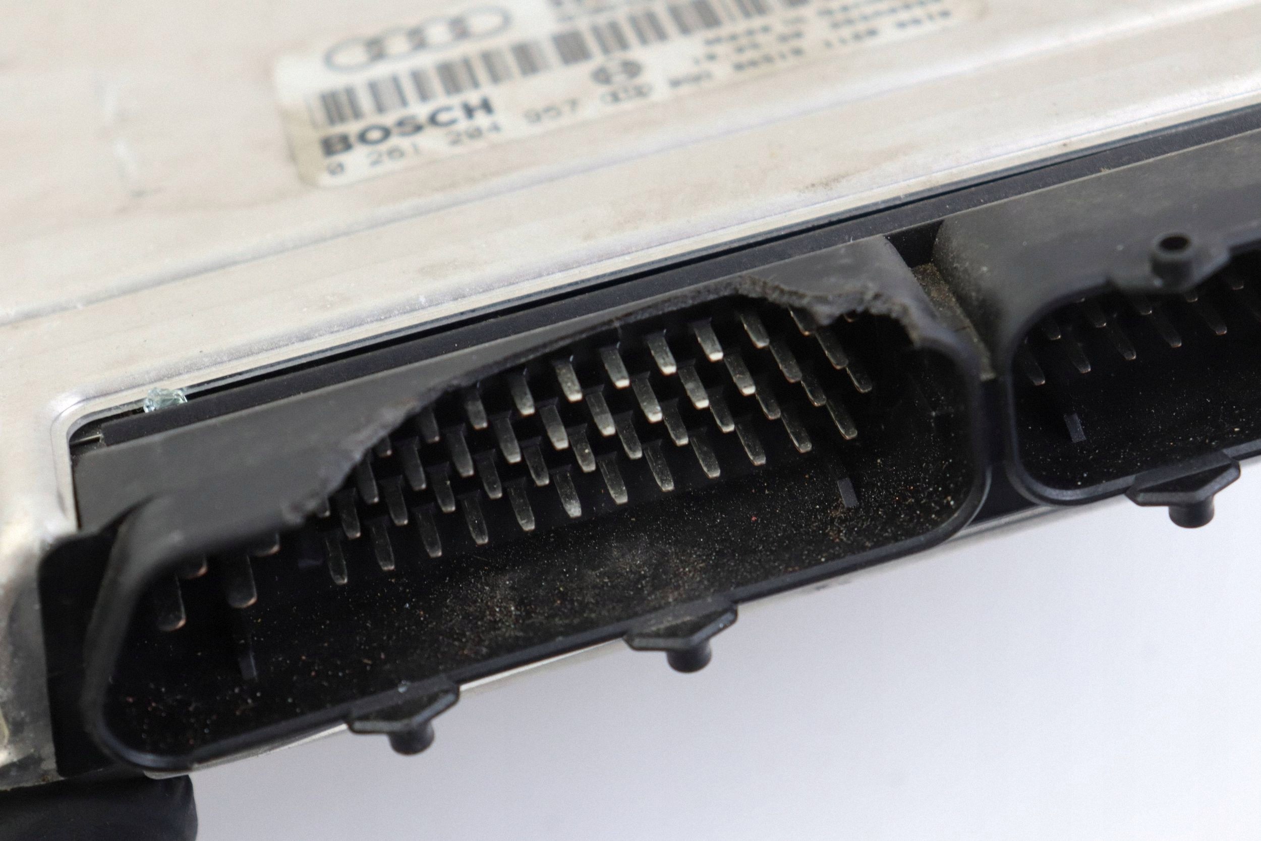 AUDI A4 B5 module unité de commande électronique uce moteur 1.8 8D0907558T 0261204957
