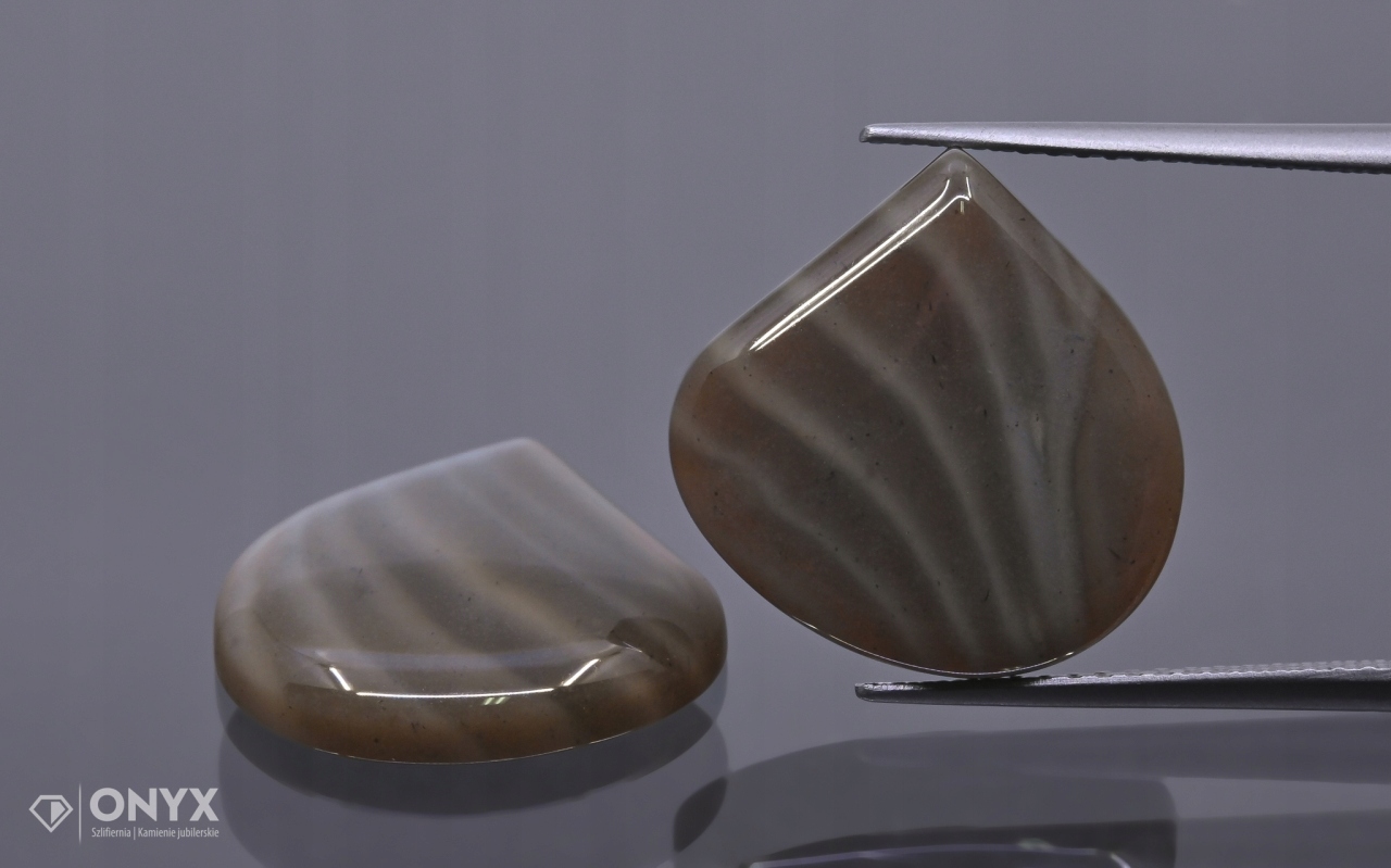 Křemík pruhovaný nízký kabošon Pár nepravidelný 15,5x15,5 mm