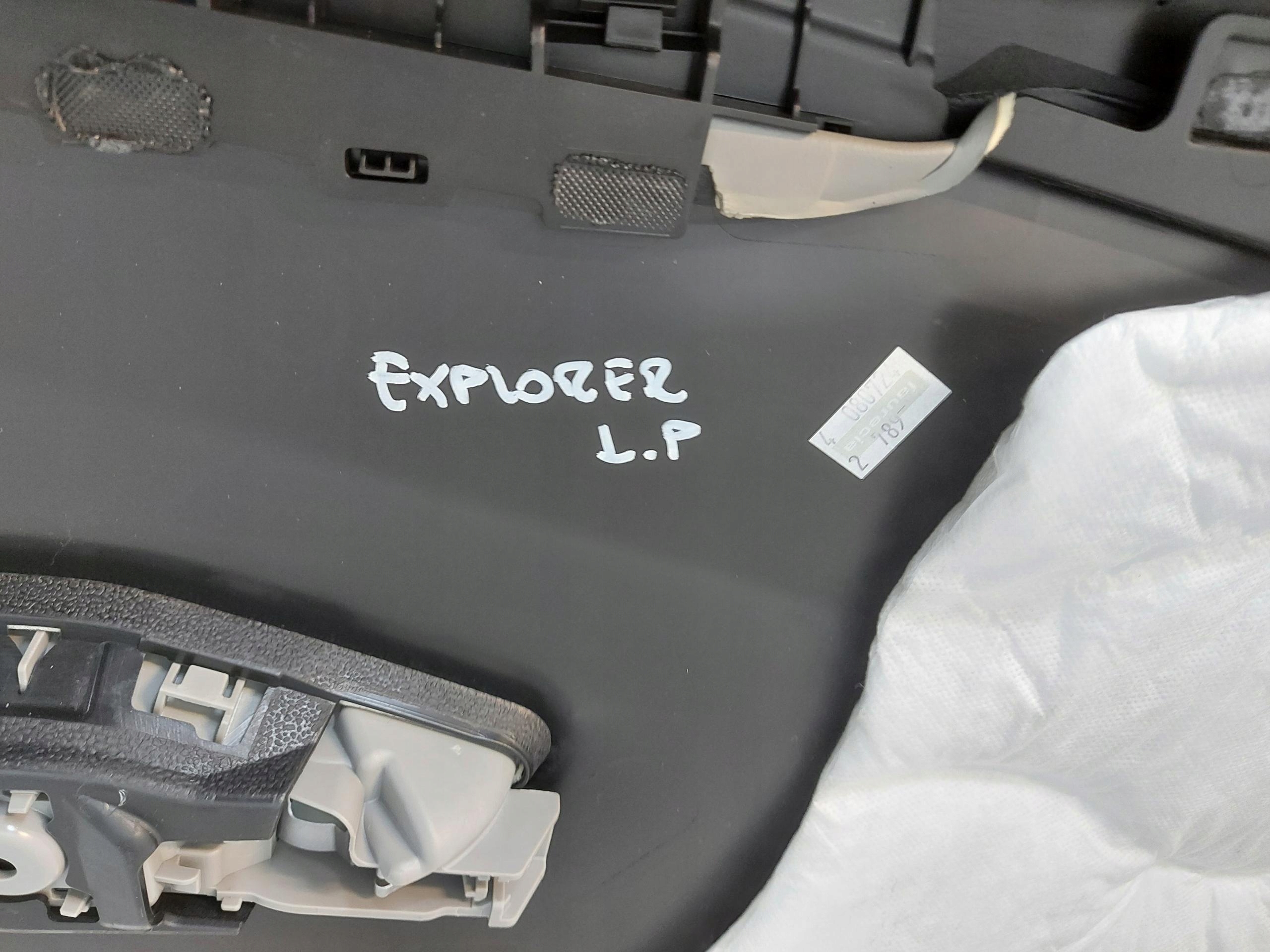Ford Explorer VII R2KB upholstery side door left front