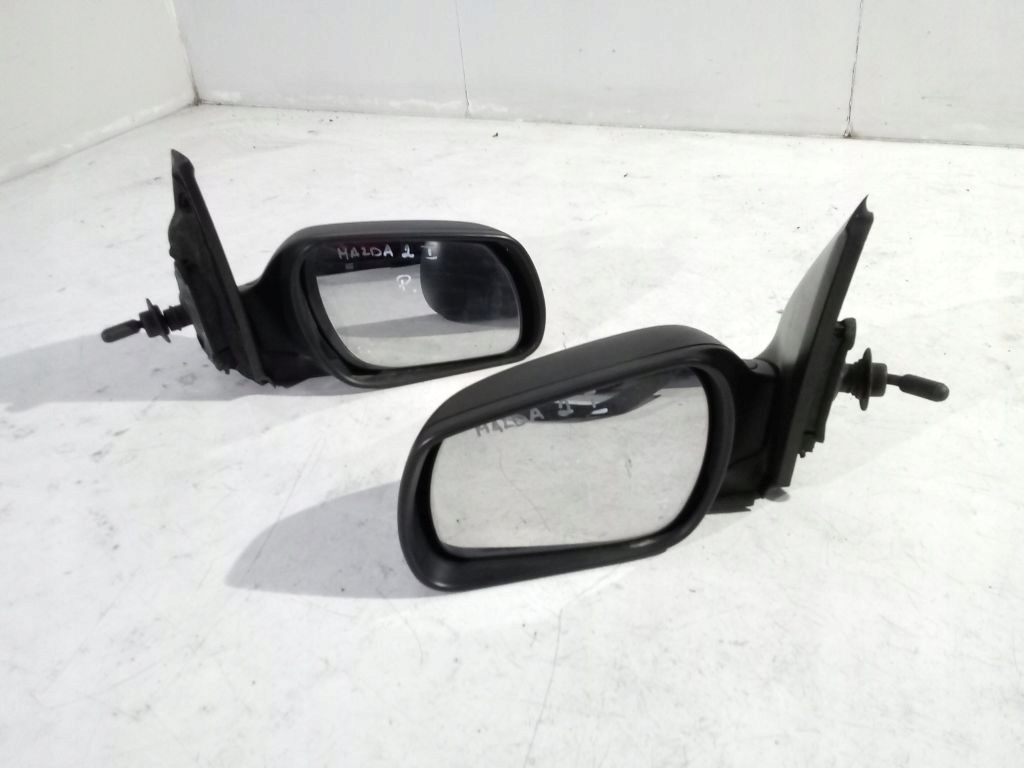 Mazda 2 and mirrors left and right manually