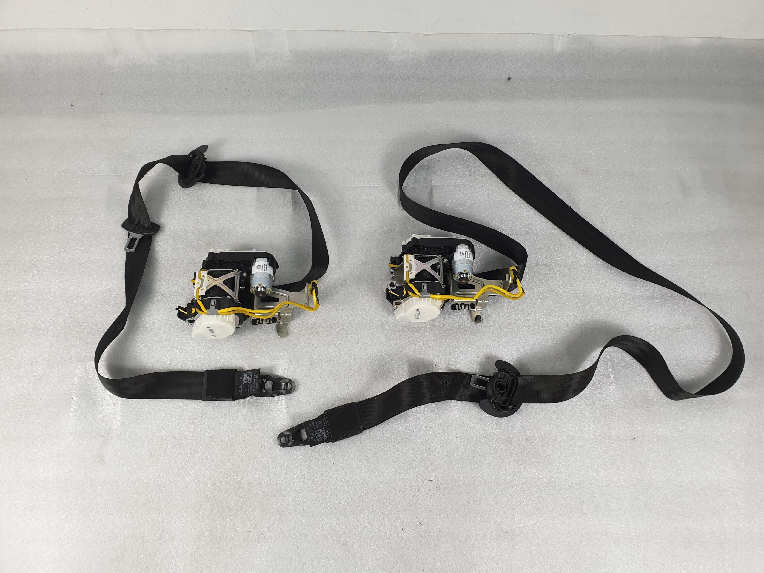 PASY BEZPIECZENSTWA USZKODZONE AUDI A6 C7