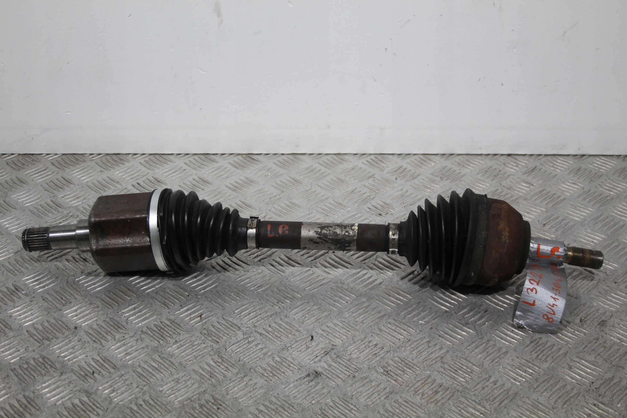 ПІВВІСЬ ПЕРЕДНІЙ ЛІВИЙ ДЛЯ FORD KUGA MK1 8V41-3B437-AB