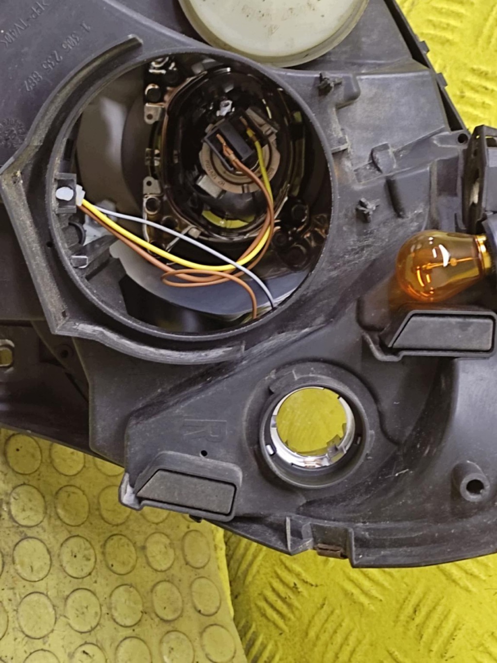 MERCEDES W245 B KLASA REFLEKTOR light right front A1698201861
