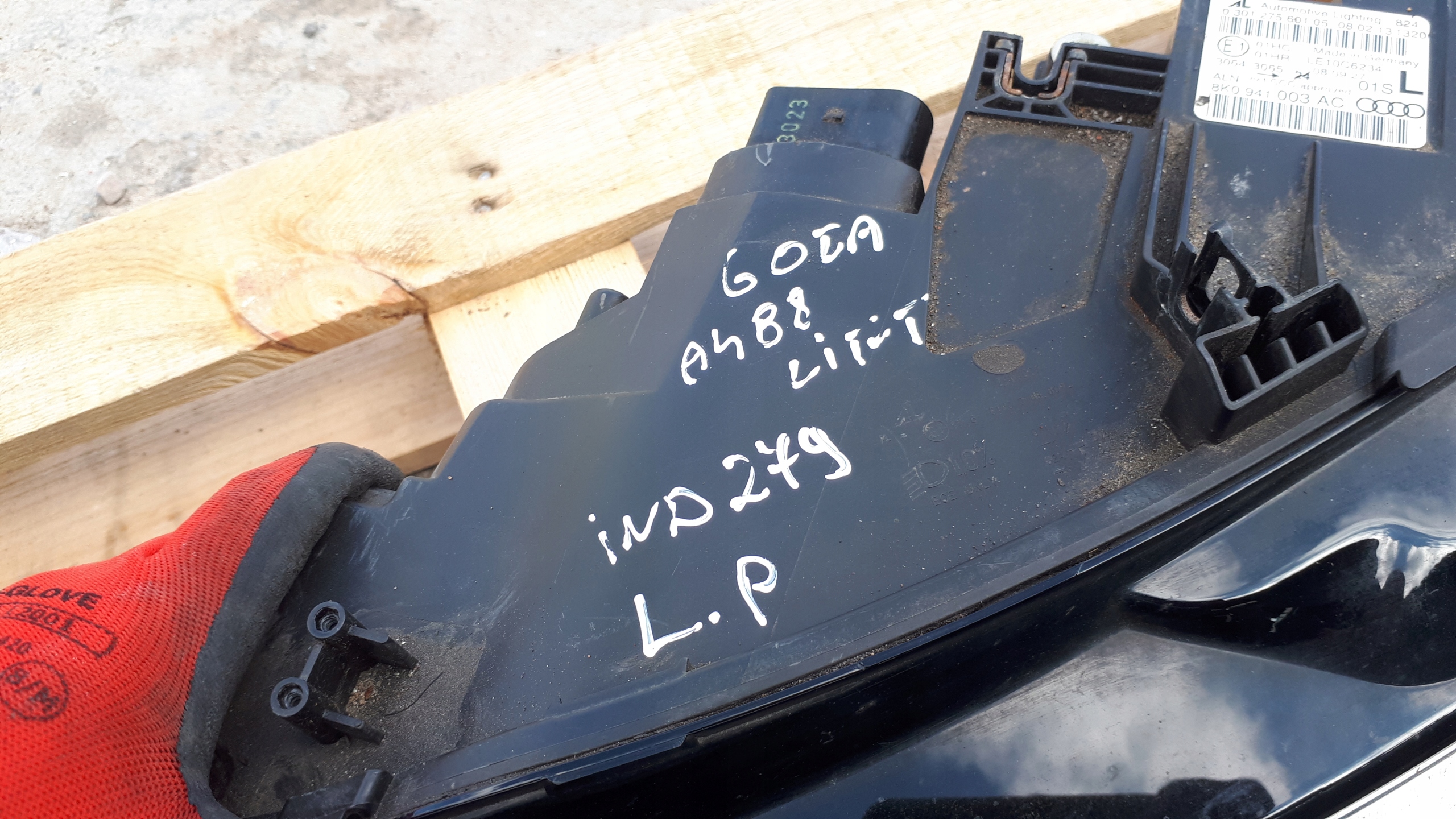 A4 B8 LIFT light left front front ZWYKLA UK