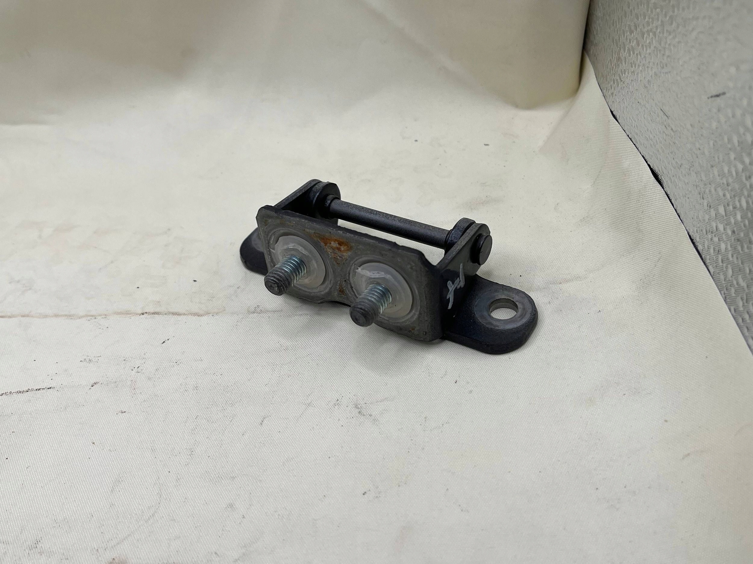 hinge door Subaru Forester SH 61820FC100 !J