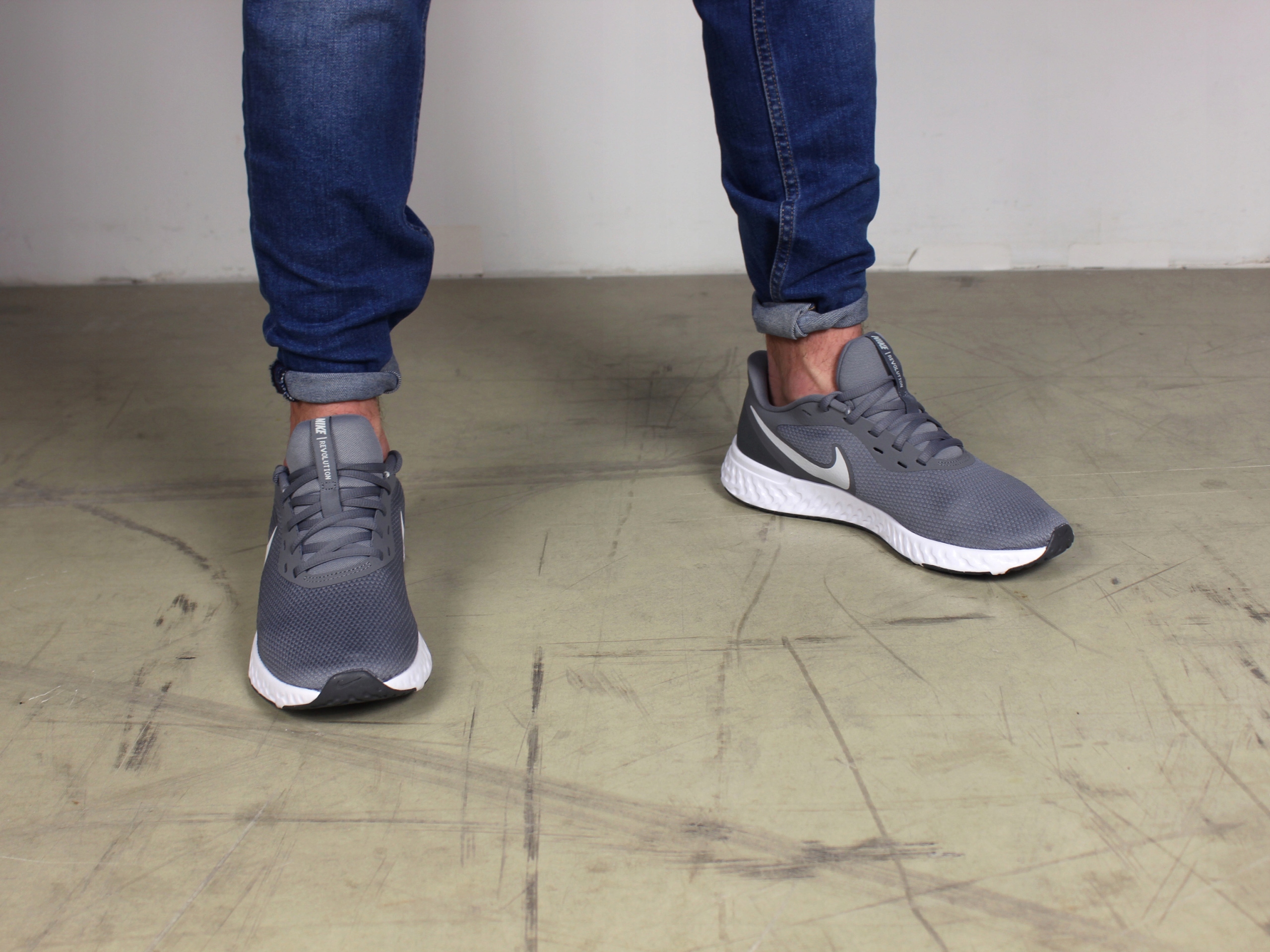 BUTY SPORTOWE NIKE REVOLUTION 5 BQ3204 005 r.40 Model REVOLUTION 5 BQ3204 005