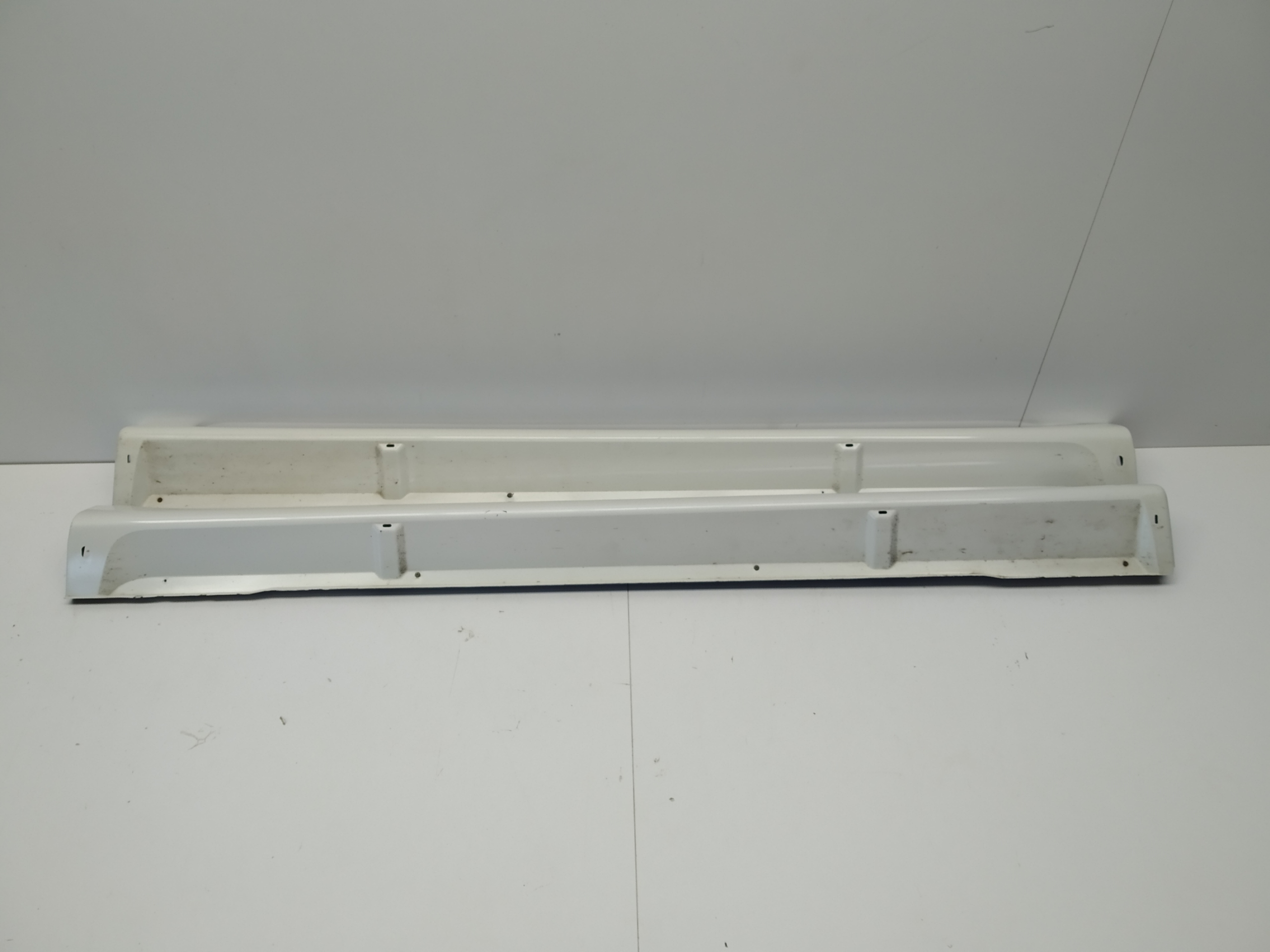 Mitsubishi Outlander III PHEV threshold moulding threshold cap left right biala