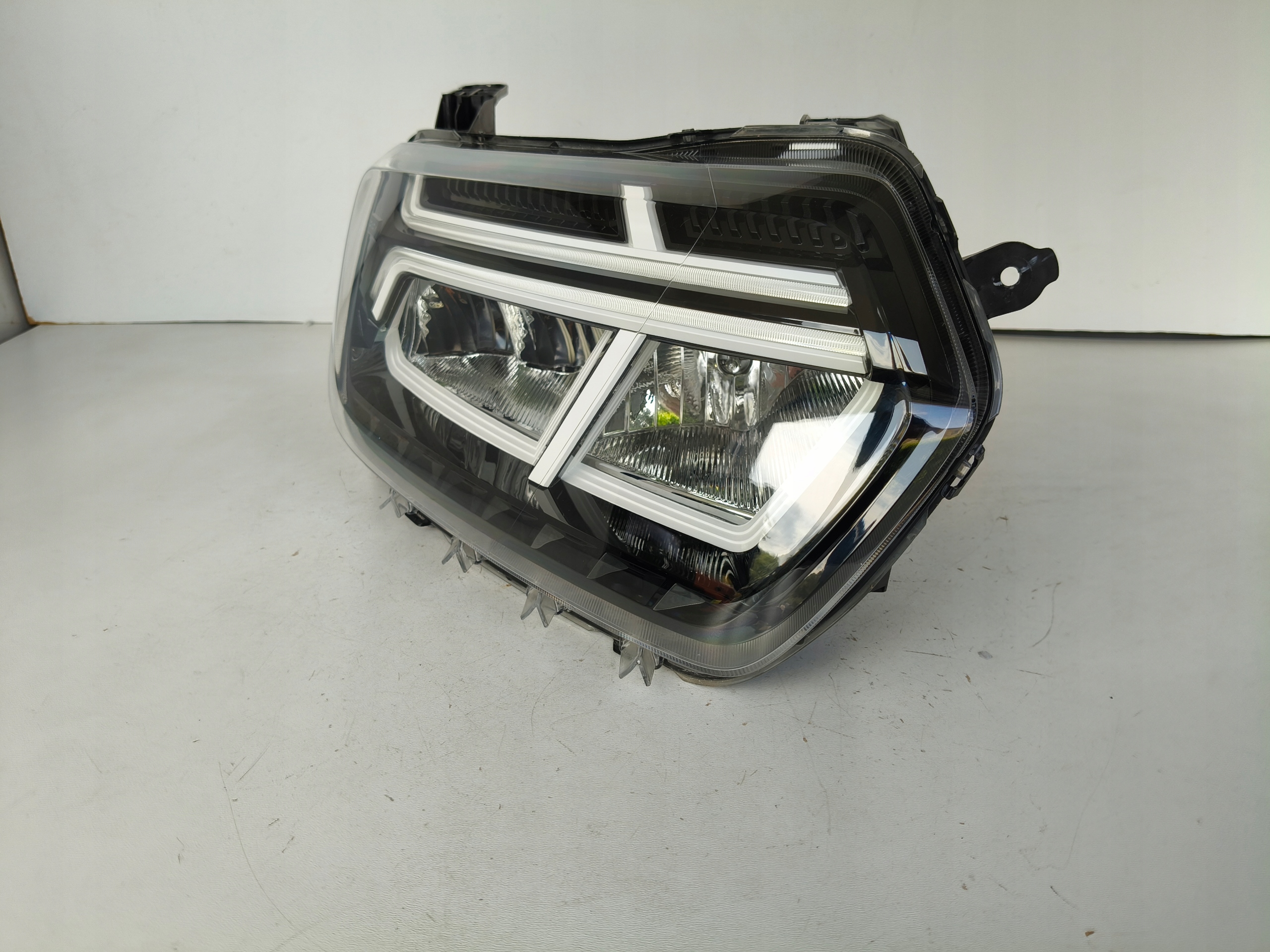 light right REFLEKTOR DACIA DUSTER II 21- LIFT FULL LED