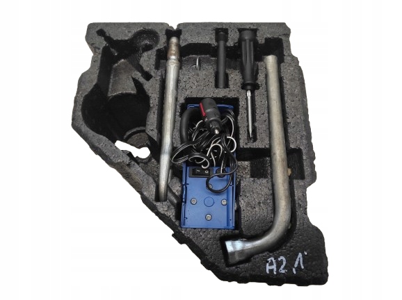 AUDI A2 99- WKŁAD STYROPIAN KOŁA ZAPASOWEGO 8Z0012109E