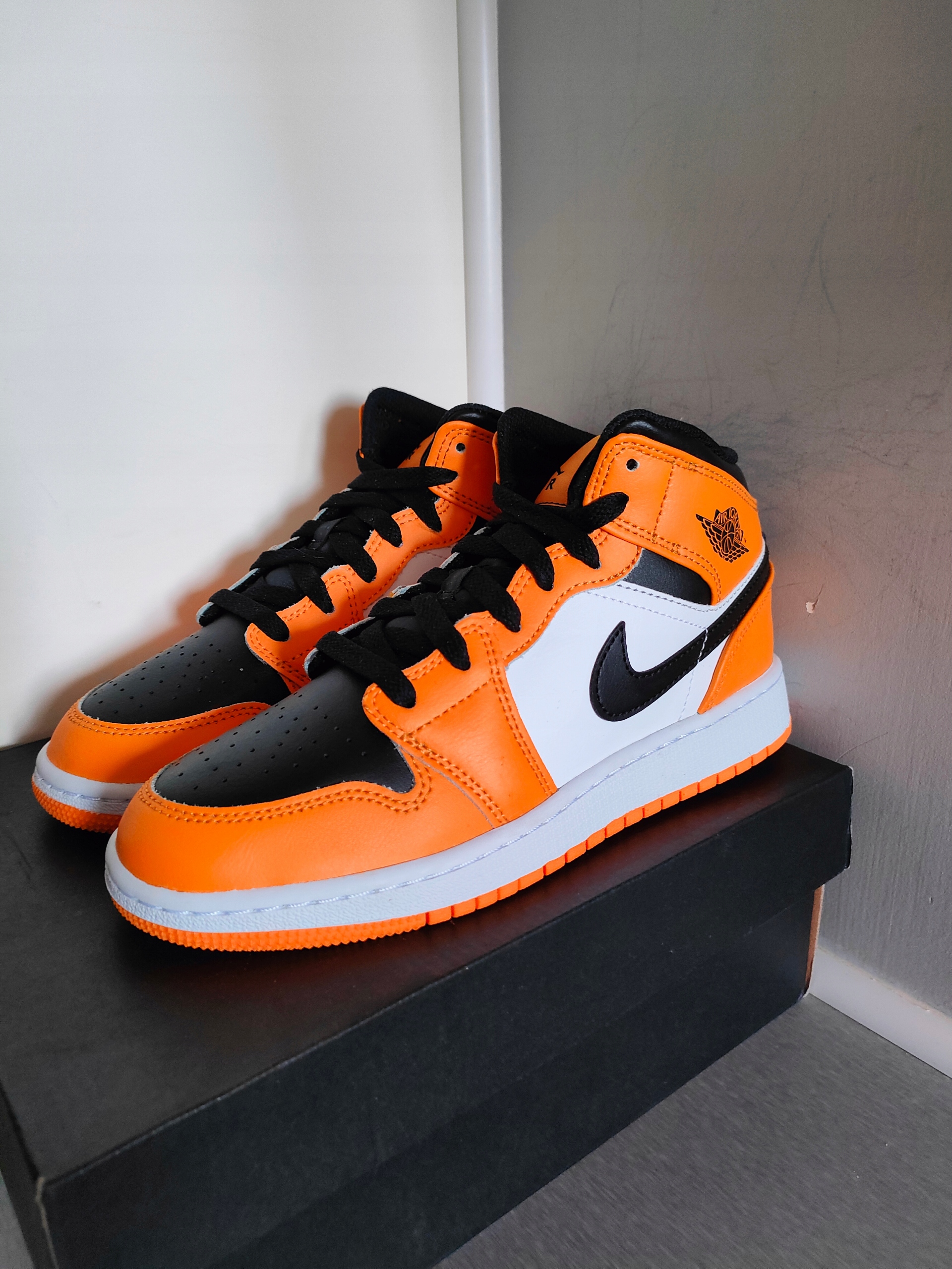 Boty Nike Air jordan 1 Mid Taxi 36 554725-701