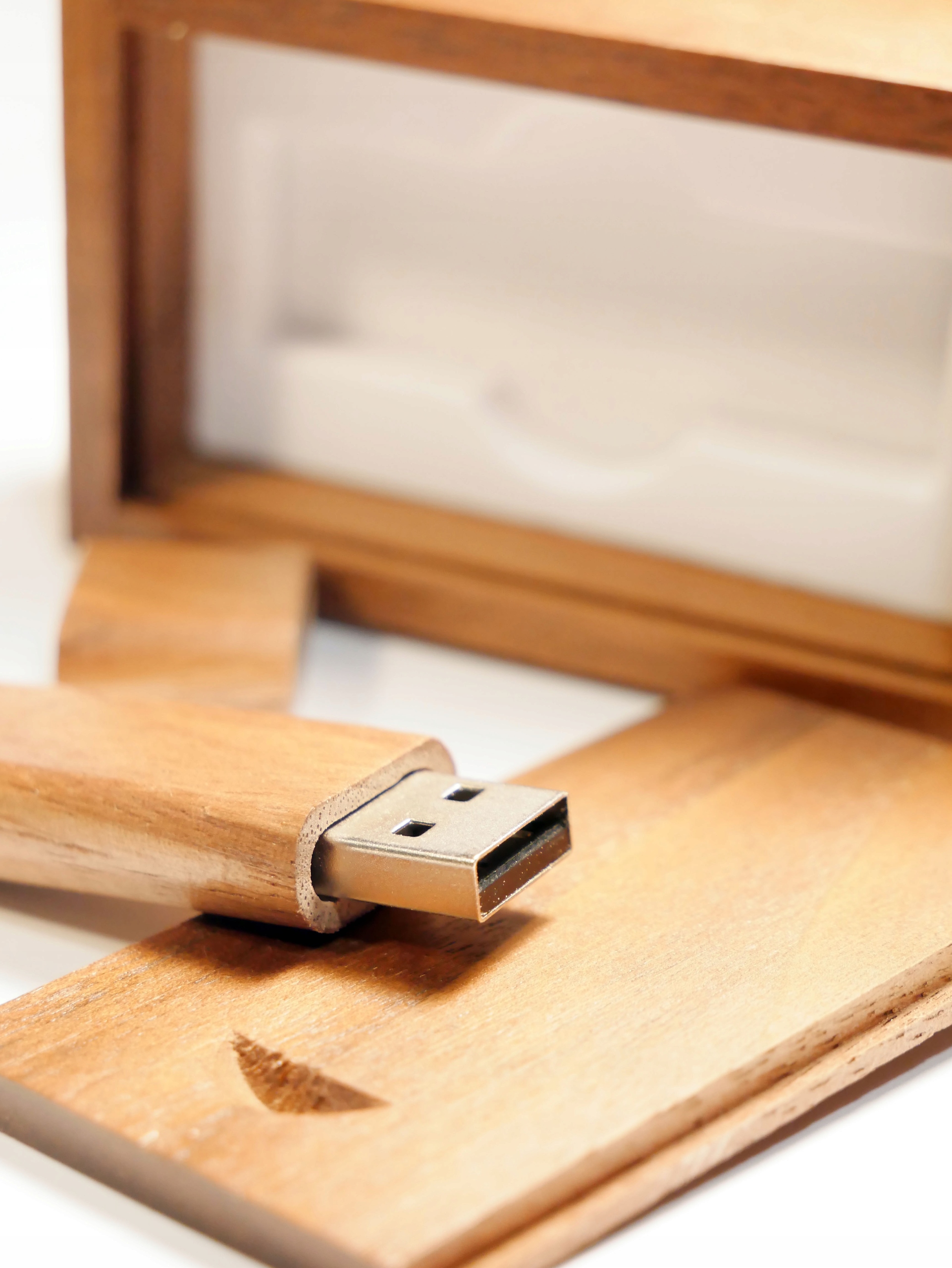 PENDRIVE USB 32GB 3.0 DREWNIANY CIEMNY+PUDEŁKO