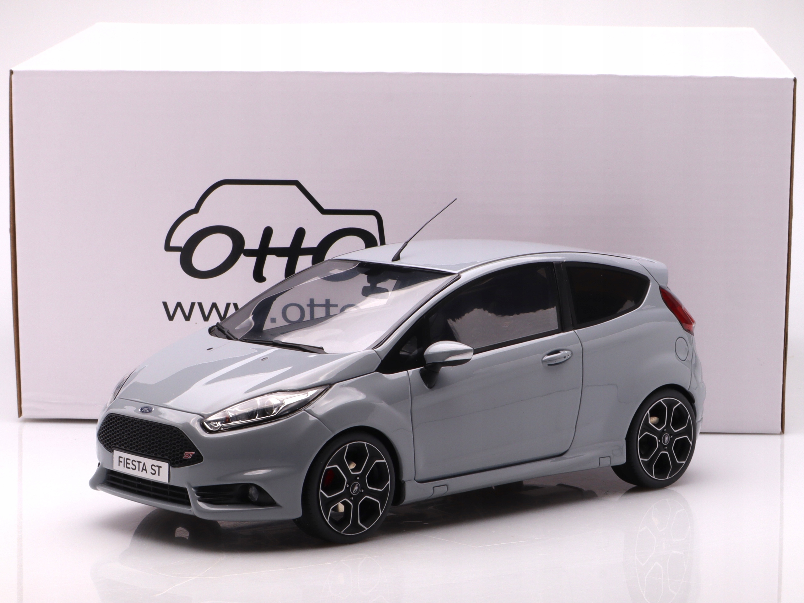 Model samochodu Ford Fiesta ST200 - 2016, grey Otto mobile 1:18 Materiał metal