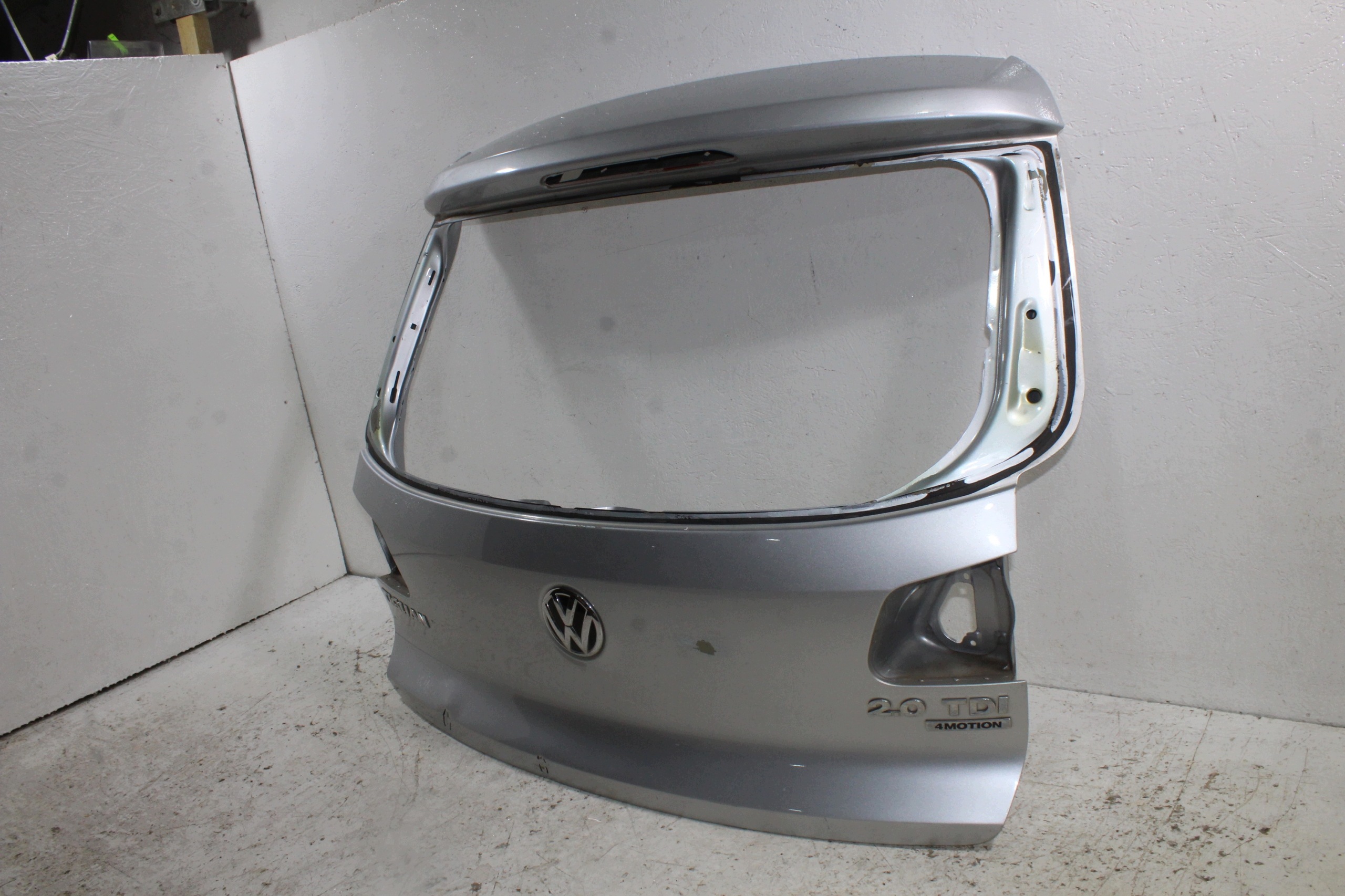 VW Tiguan trunk door boot rear part 5N0827173