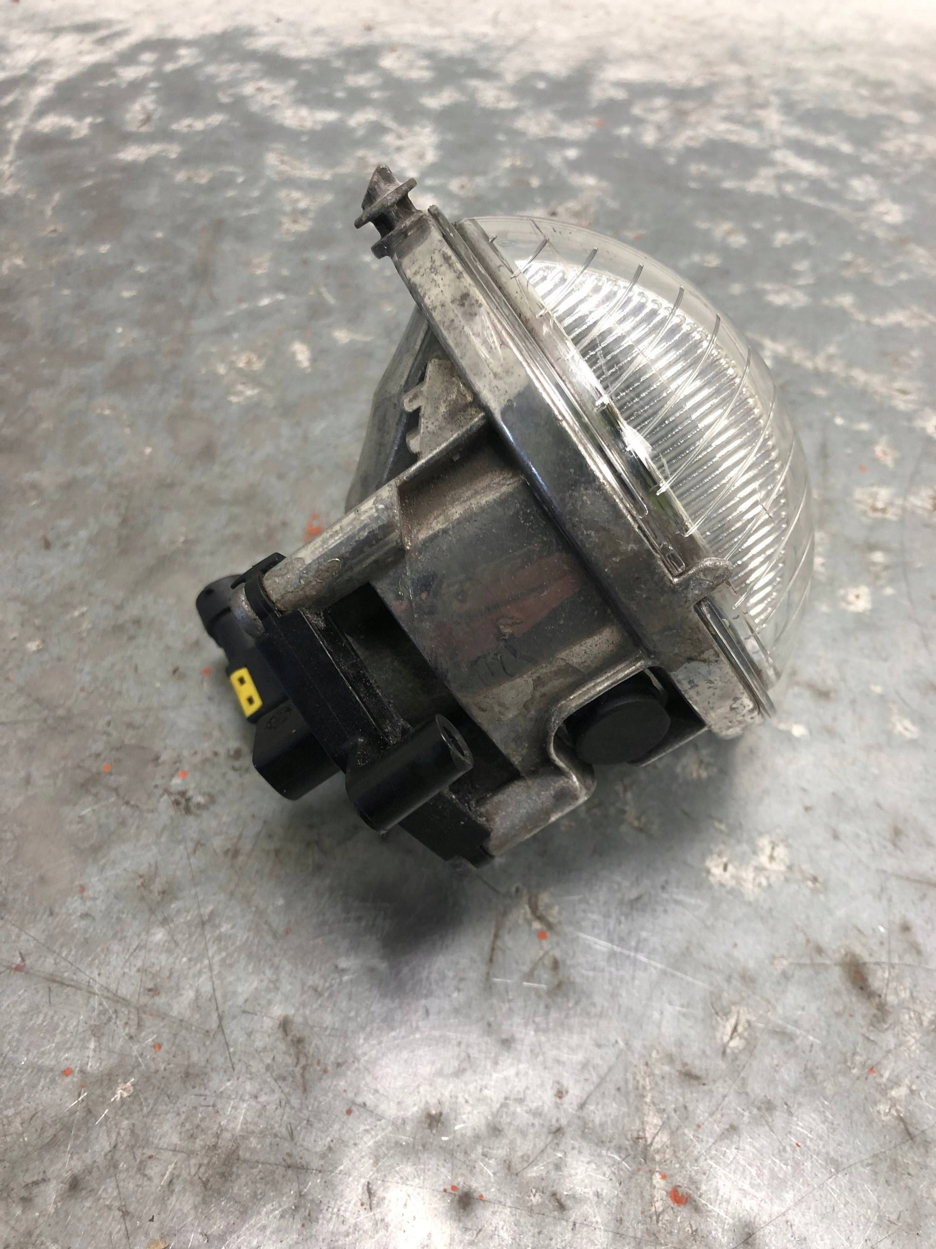 fog light left front MINI R56 1305301