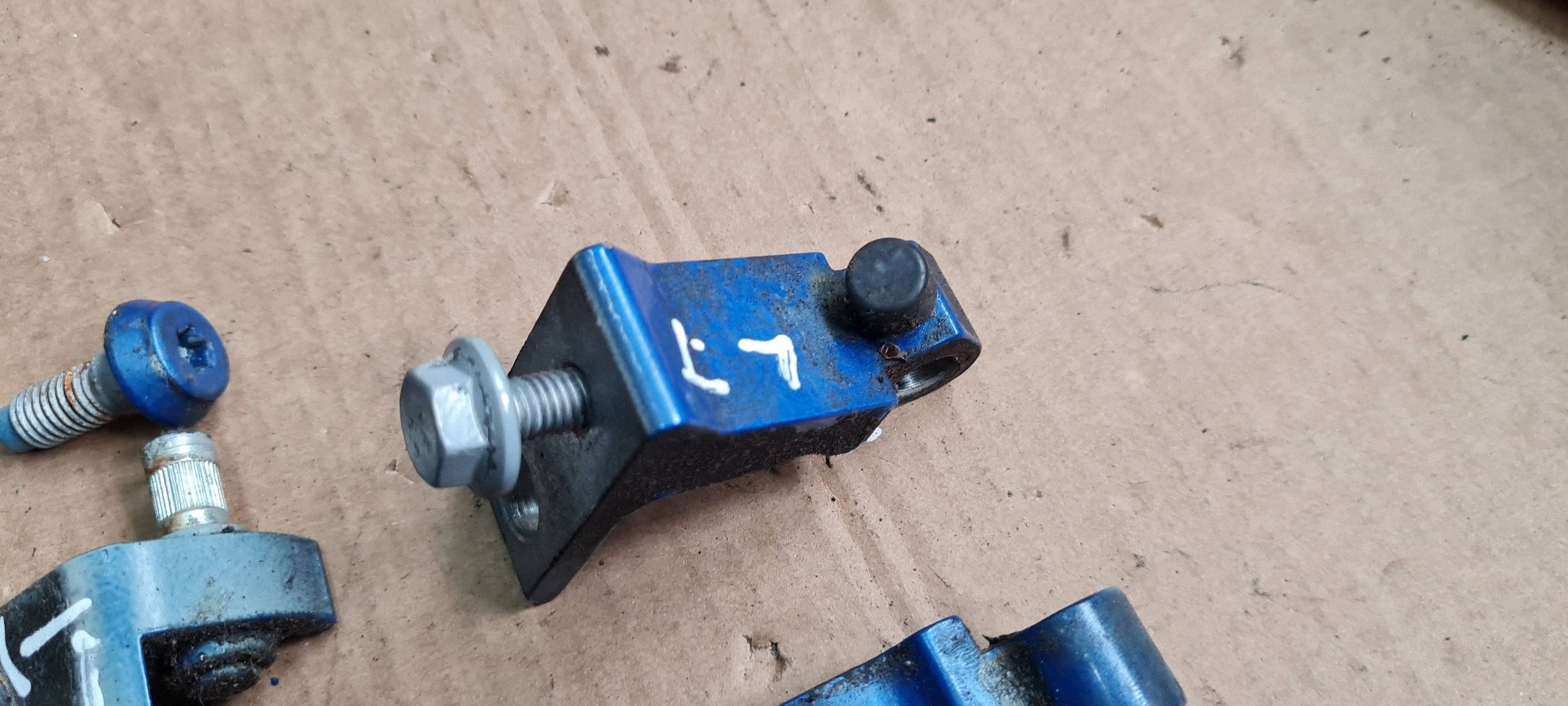 A6 C7 4G S6 hinge hinges door left left rear part rear. KOMPLET