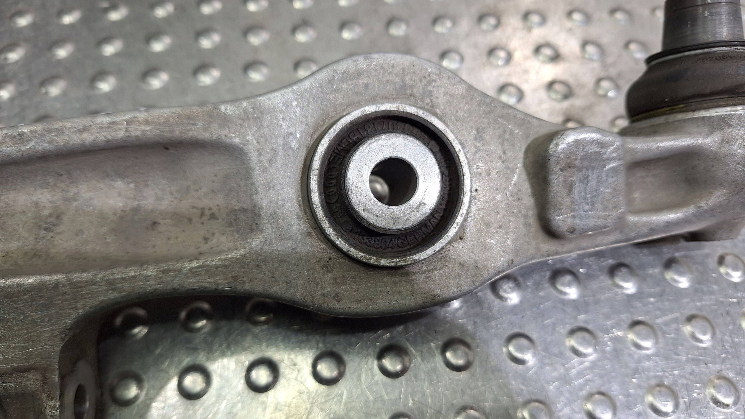 arm left right front lower 4F0407151 AUDI A6 C6