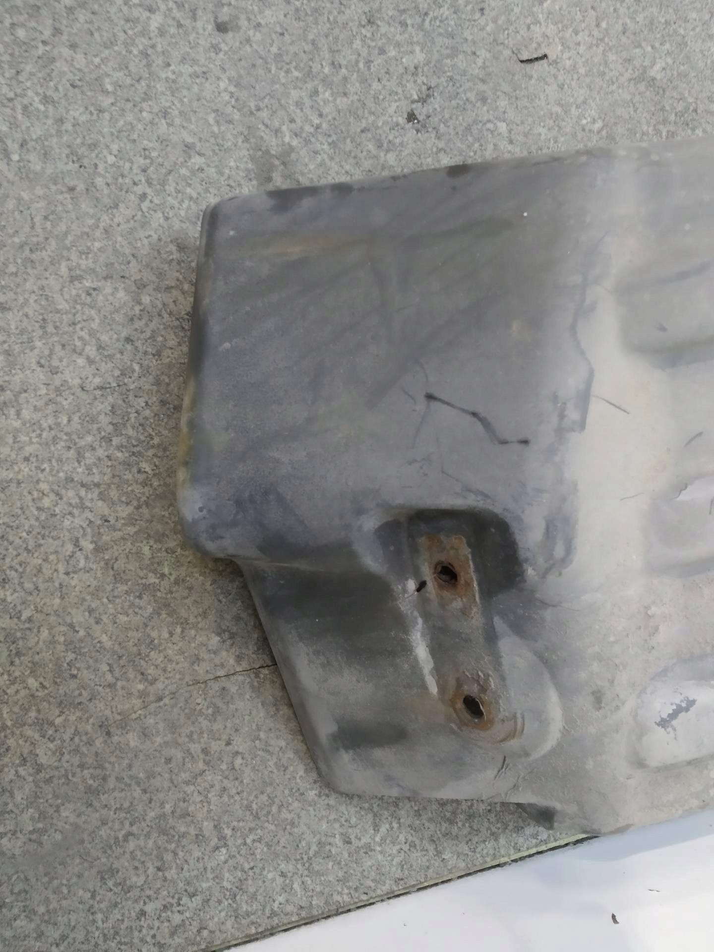 mudguard left 504067844 Iveco Stralis