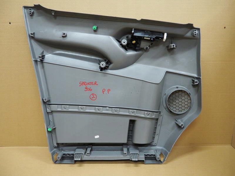 TAPICERKA DRZWI PRAWYCH PRZEDNICH SPRINTER 906 Jakość części (zgodnie z GVO) O - oryginał z logo producenta pojazdu (OE)