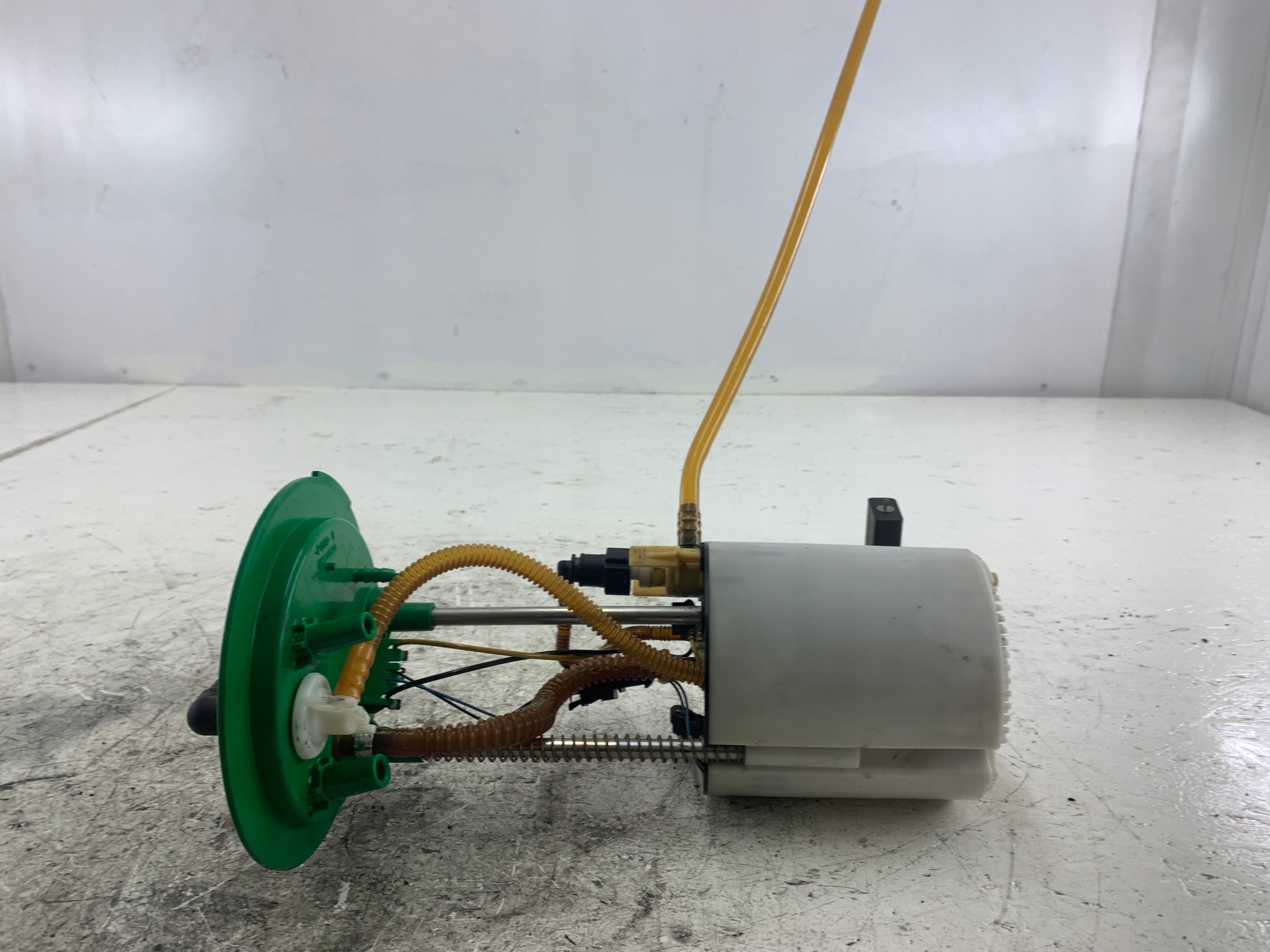 AUDI A6 C6 3.2 V6 FSI feed pump