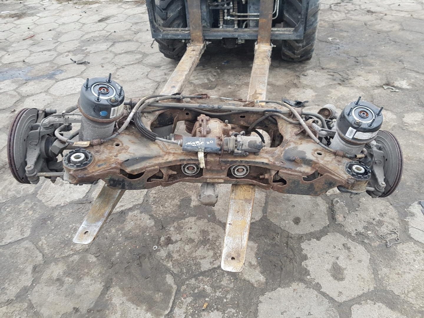 OŚ ZAWIESZENIE TYŁ KOMPLET JAGUAR XJ X351