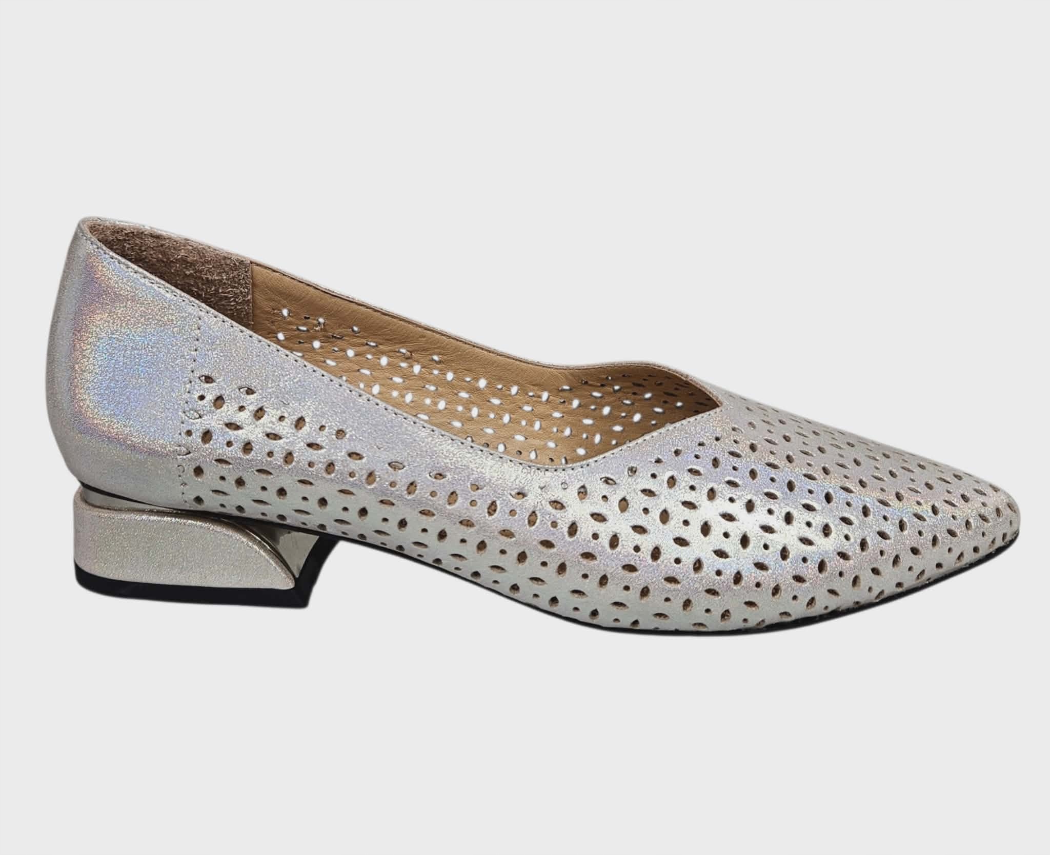 Lodičky Na Nízkém Podpatku Ažurové Boccato 743.104 Zlaté Stříbrné vel. 40