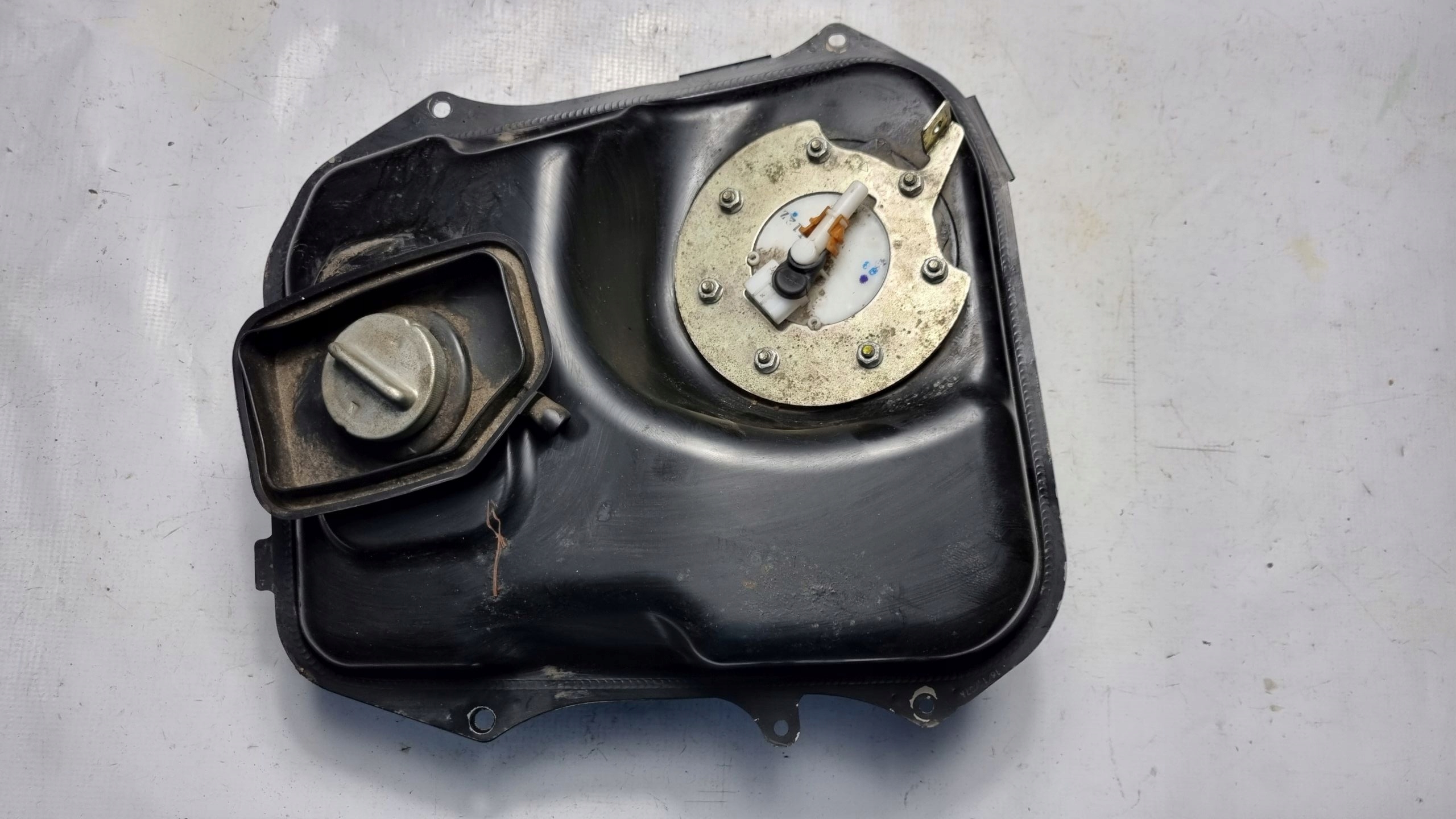 ZBIORNIK POMPA PALIWA HONDA PS 125