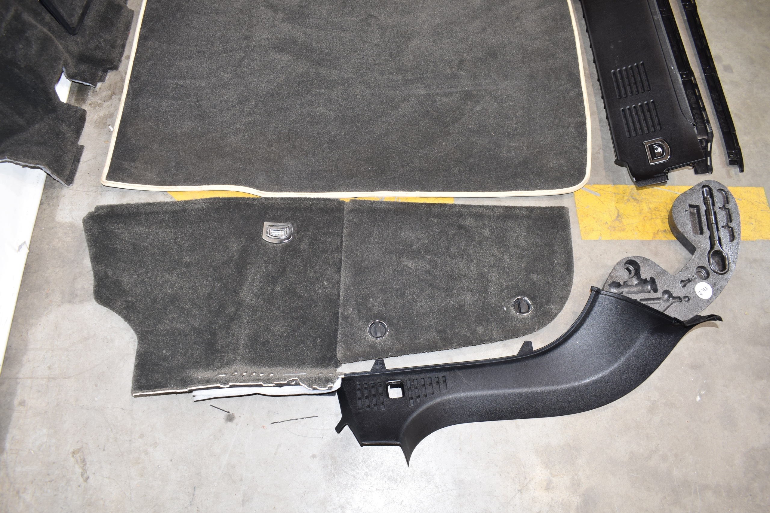 IDEALNY boot KPL. BENTLEY FLYING SPUR 14R. LIFT 1