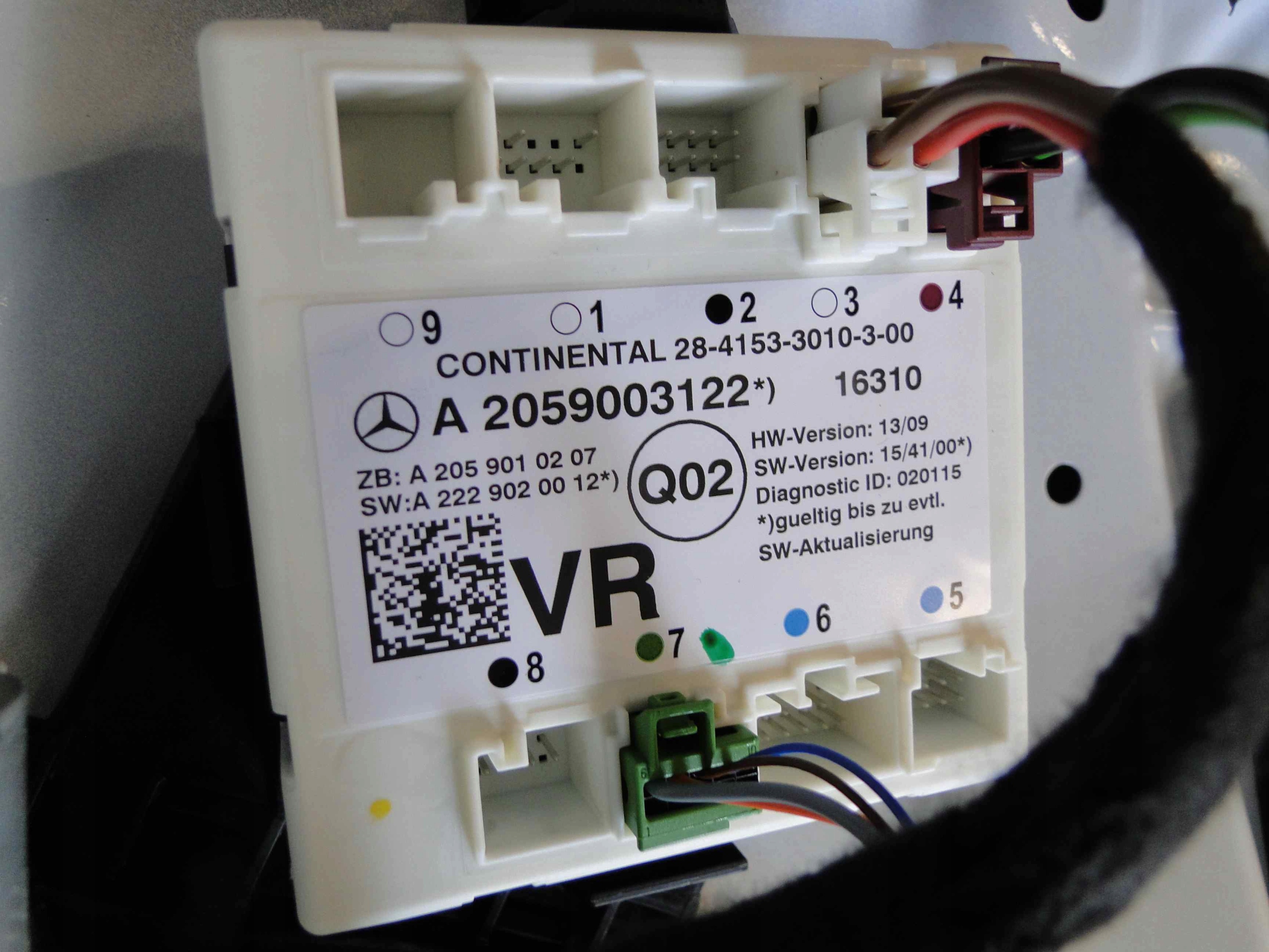 MERCEDES C KLASA 205 MODUŁ W DRZWI PRAWE PRZEDNIE Strona zabudowy przód - prawa