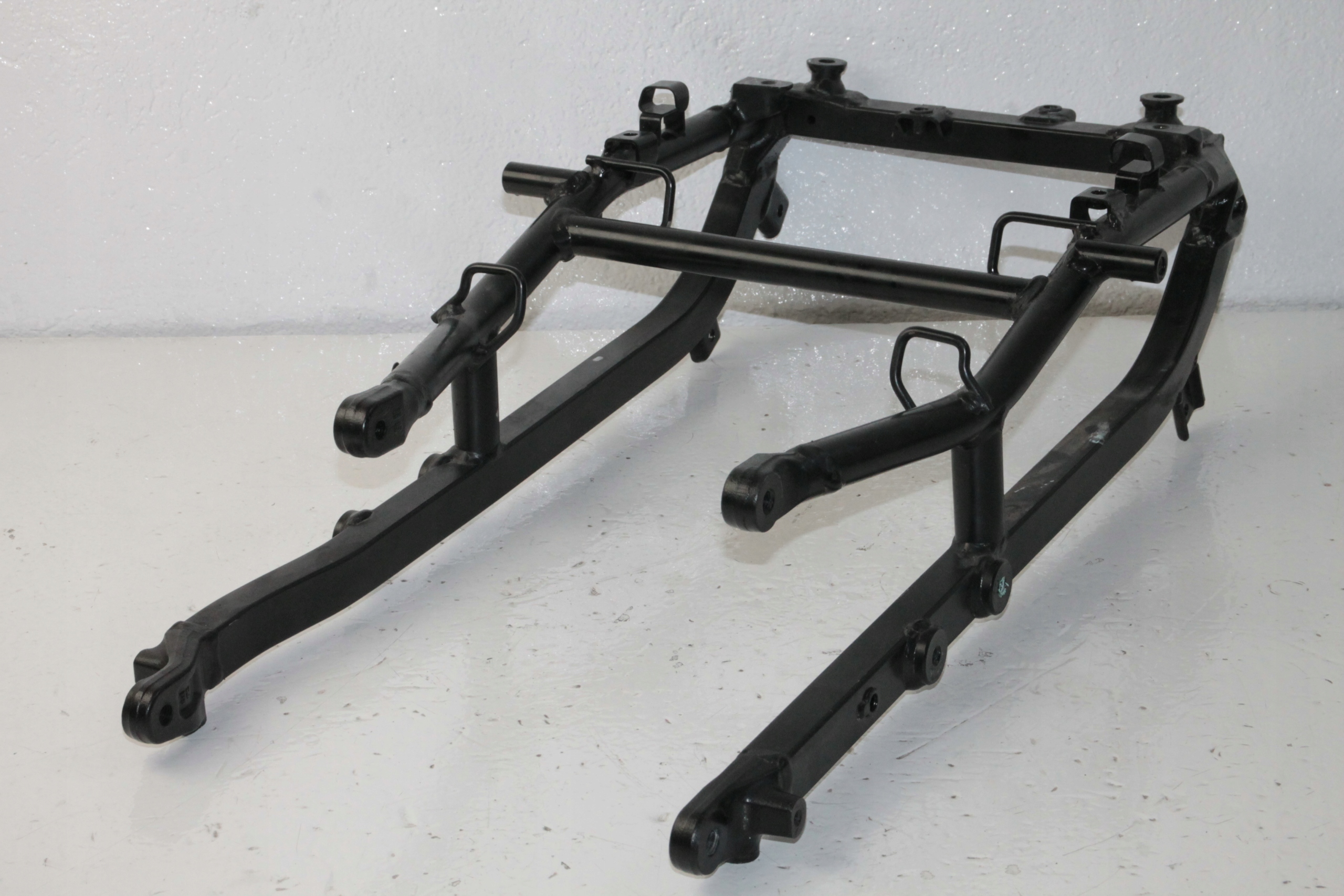 SUZUKI HAYABUSA GSX-R 1300 STELAŻ TYŁ TYLNY