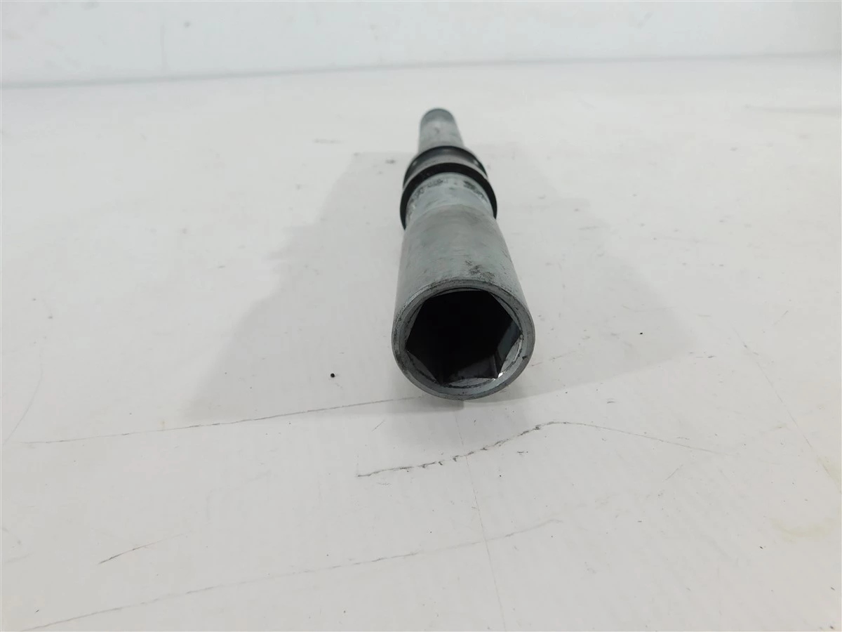 OŚ KOŁA PRZÓD PRZEDNIA BMW F 800 R K73 05-14 U-11 8526441 Producent BMW OE