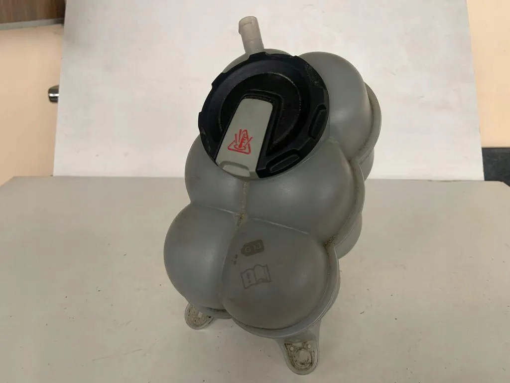 Audi Q7 4M 4M0121403D бачок расширительный