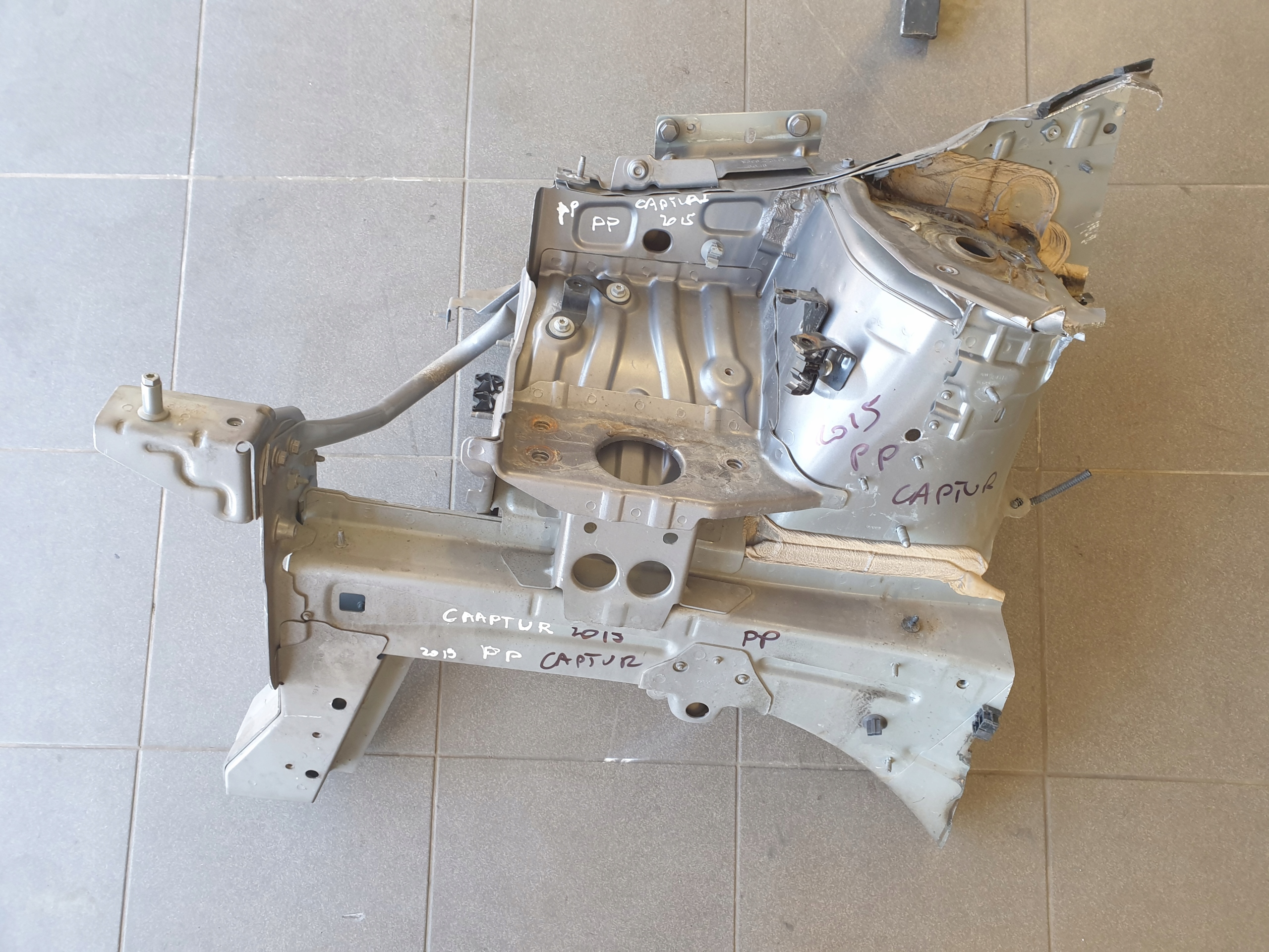 LONGHERONE Destro quarto LONGHERONE FARTUCH RENAULT CAPTUR e 2014