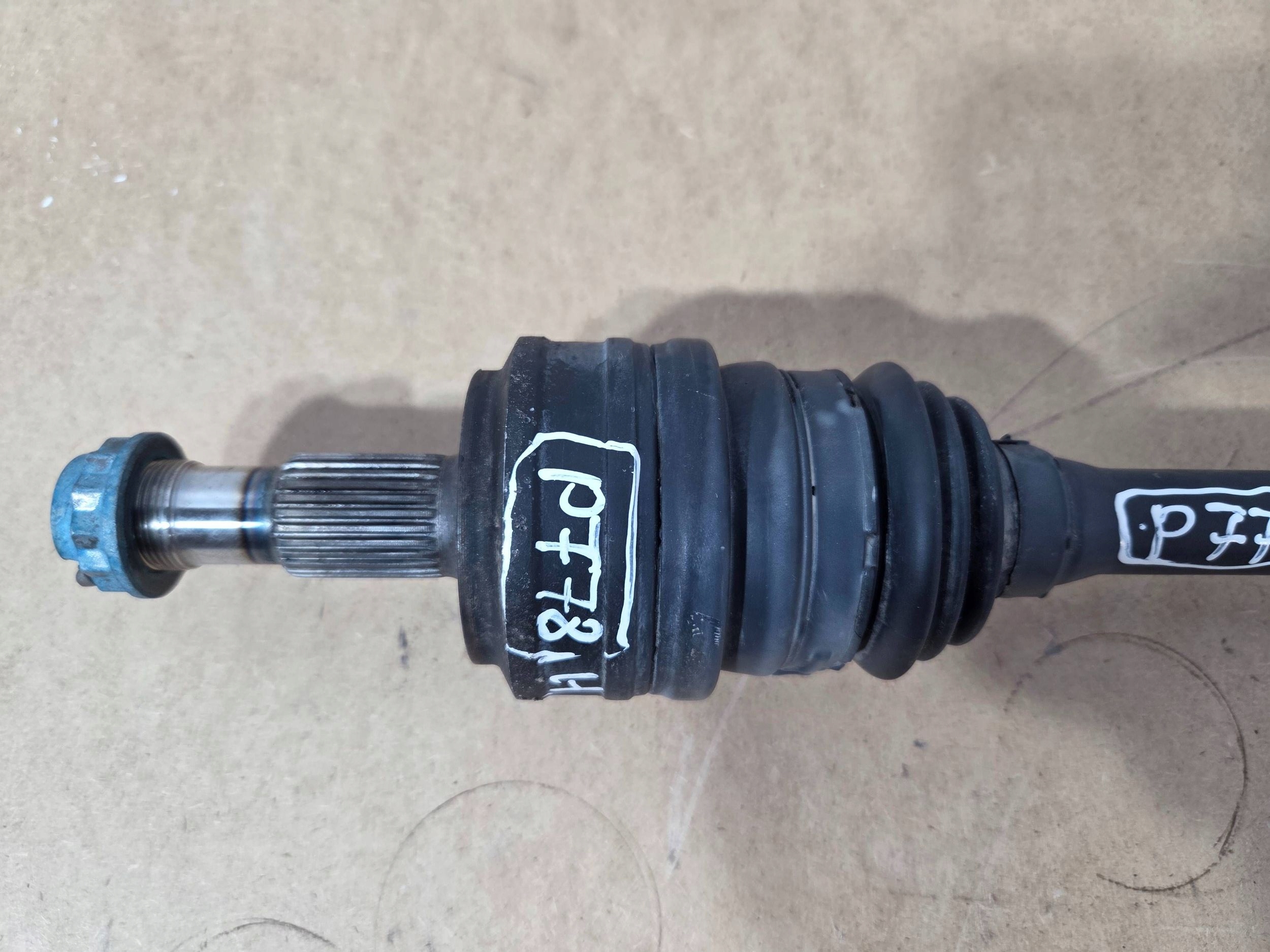 Mercedes-Benz E W213 semi-axis rear right A2133573100 (P778)