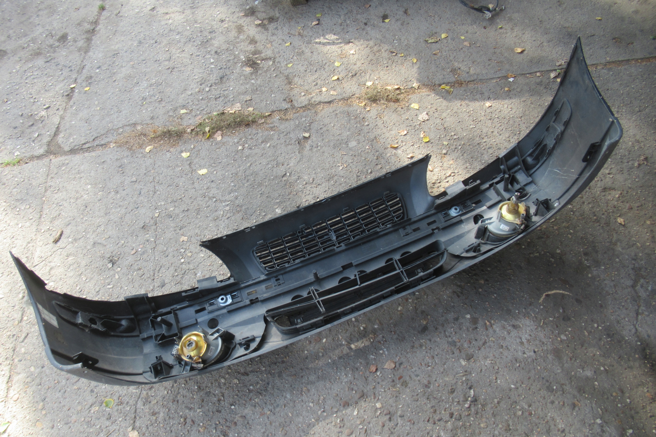 VOLVO S60 04R bumper grille front 452-46