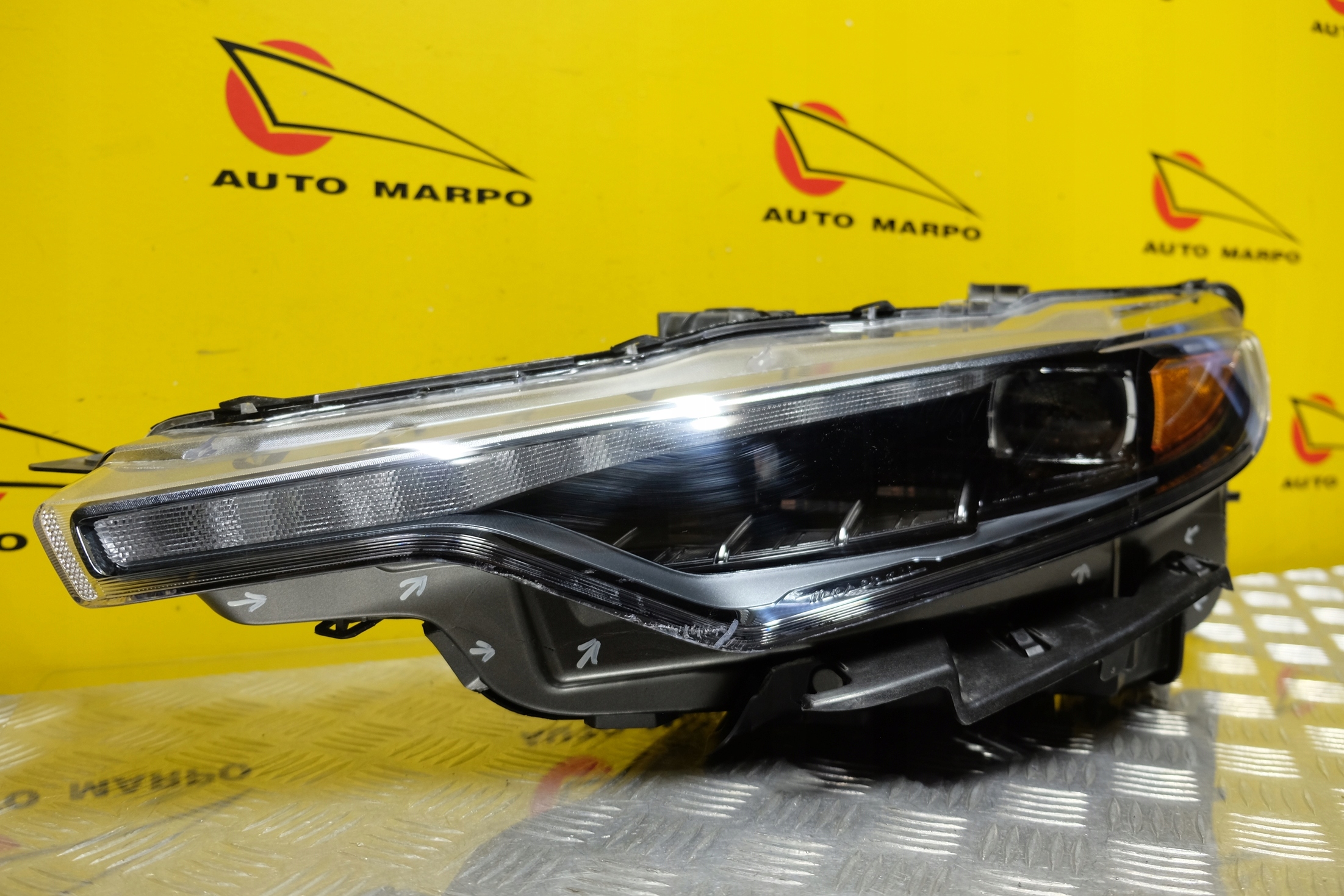 MASERATI LEVANTE 2020- REFLEKTOR LAMPA LED L USA Producent części Maserati OE