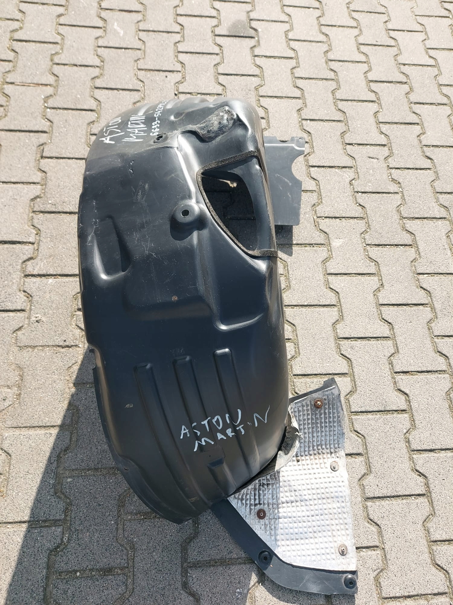 ASTON MARTIN VANTAGE V8 NADKOLE LEWY TYŁ 6G33