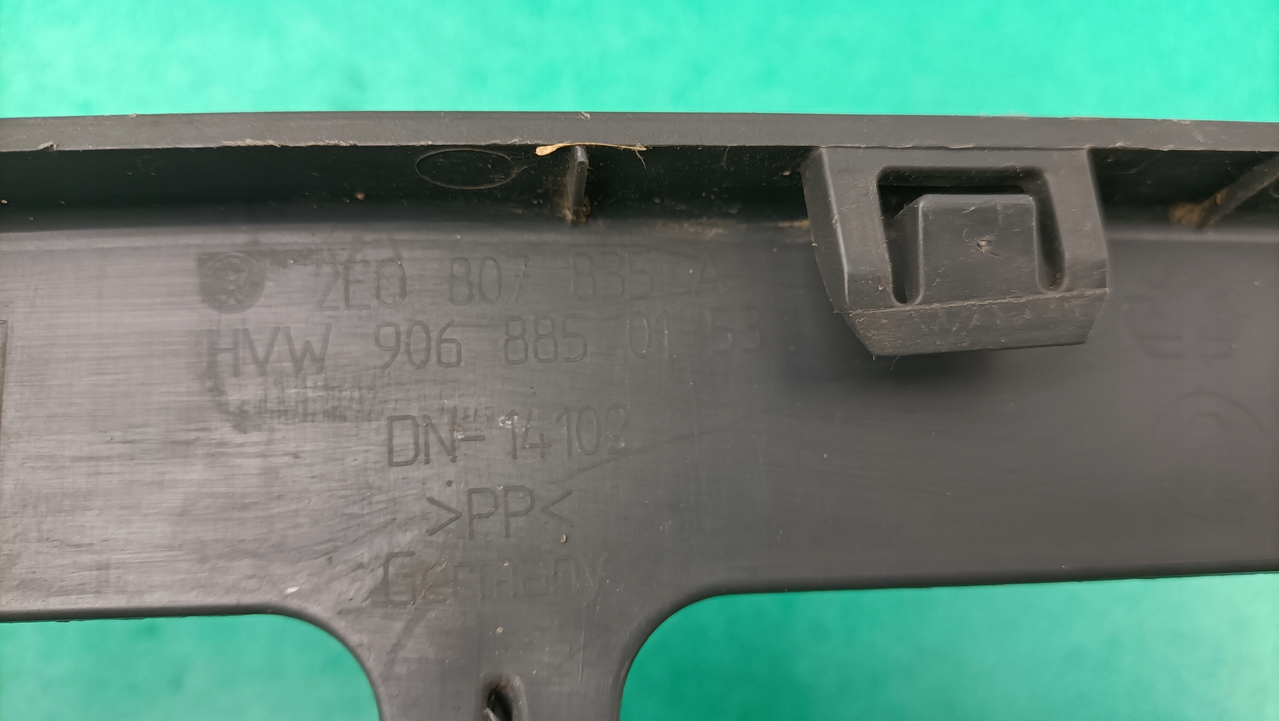 VW CRAFTER 2E grid DO of a bumper front lower central 2E0807835A K69/556S