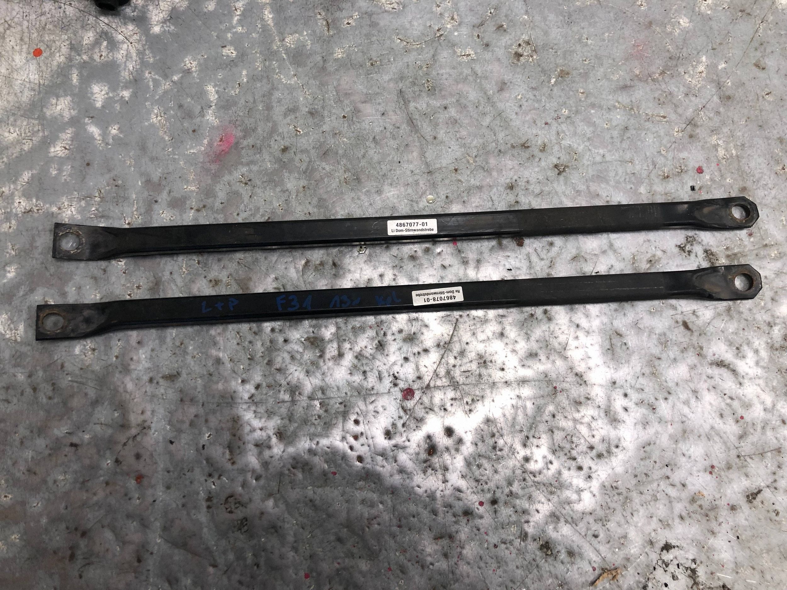 podpěra levá pravá BMW F31 4867077 4867078