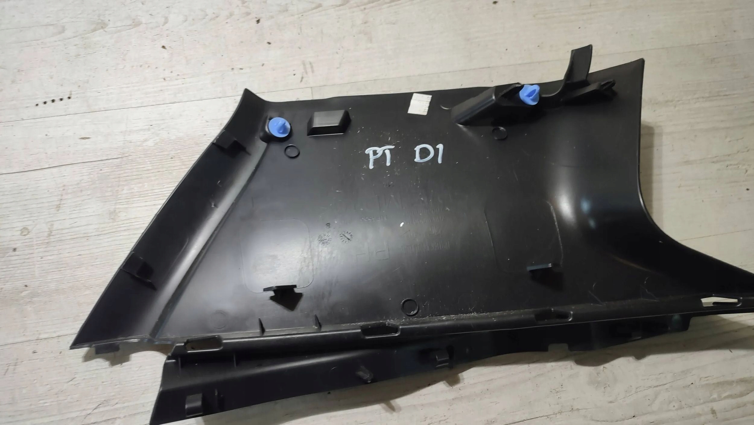 Dacia Duster and 16r 1.6b rear part side right side slupka boot