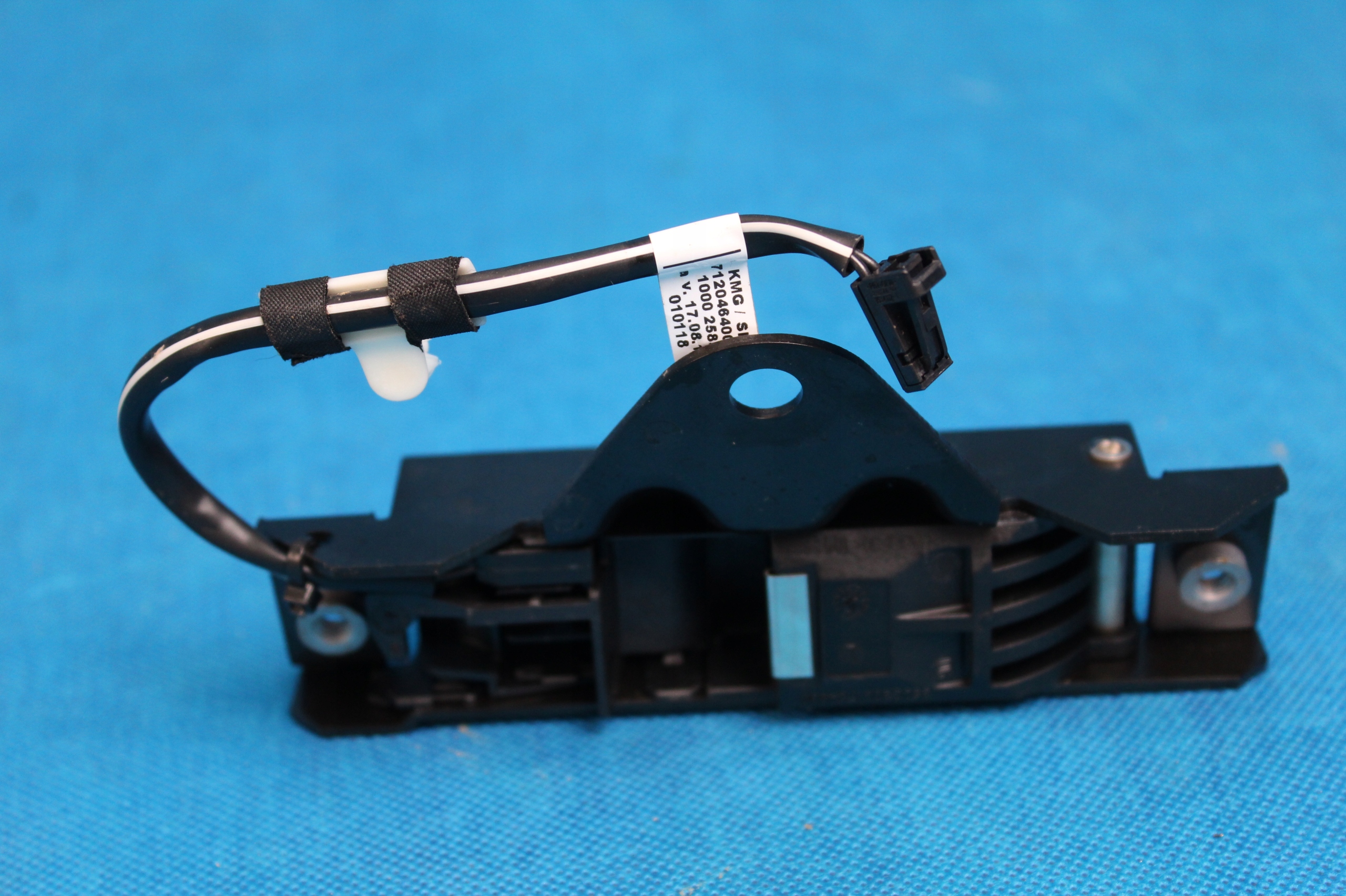 VW T-ROC CABRIO RYGIEL DACHU LEWY 8P7871443F 2021R Typ samochodu Samochody osobowe