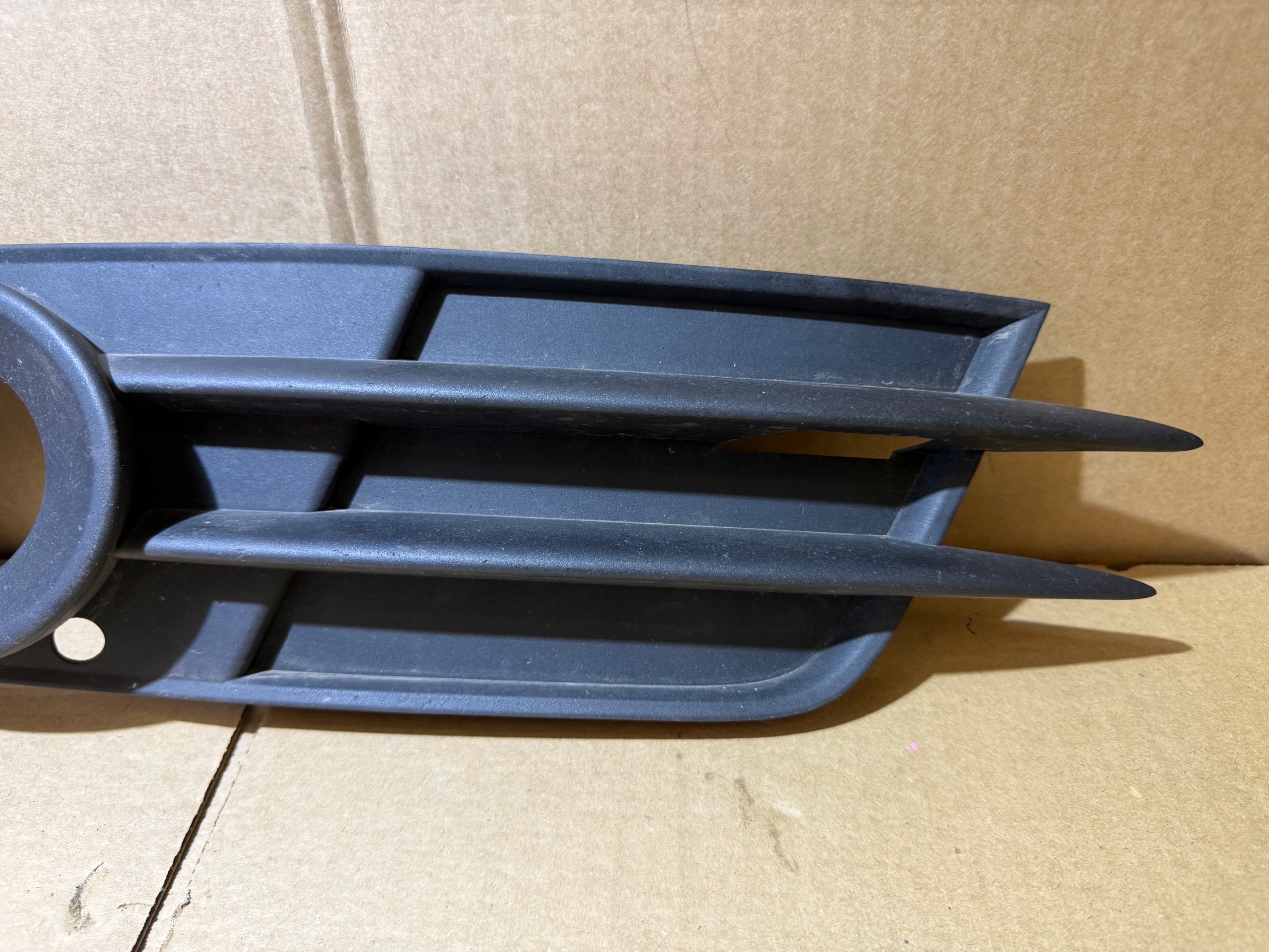 AUDI A6 C7 right grid grille of a bumper 4G0807682G 4G0807682A