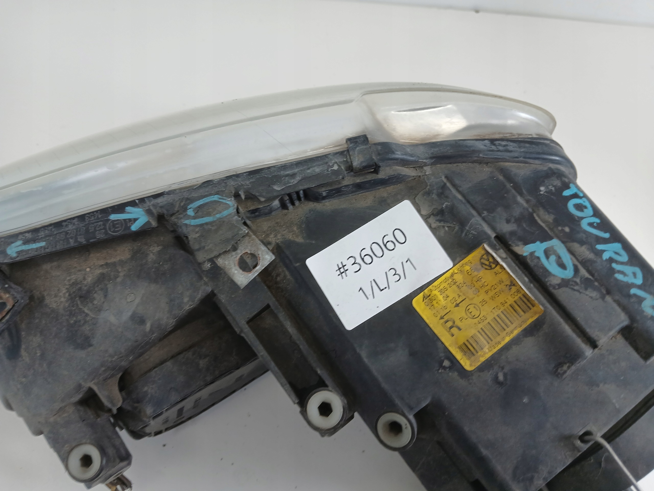 VW TOURAN and light right front 1T0941006F