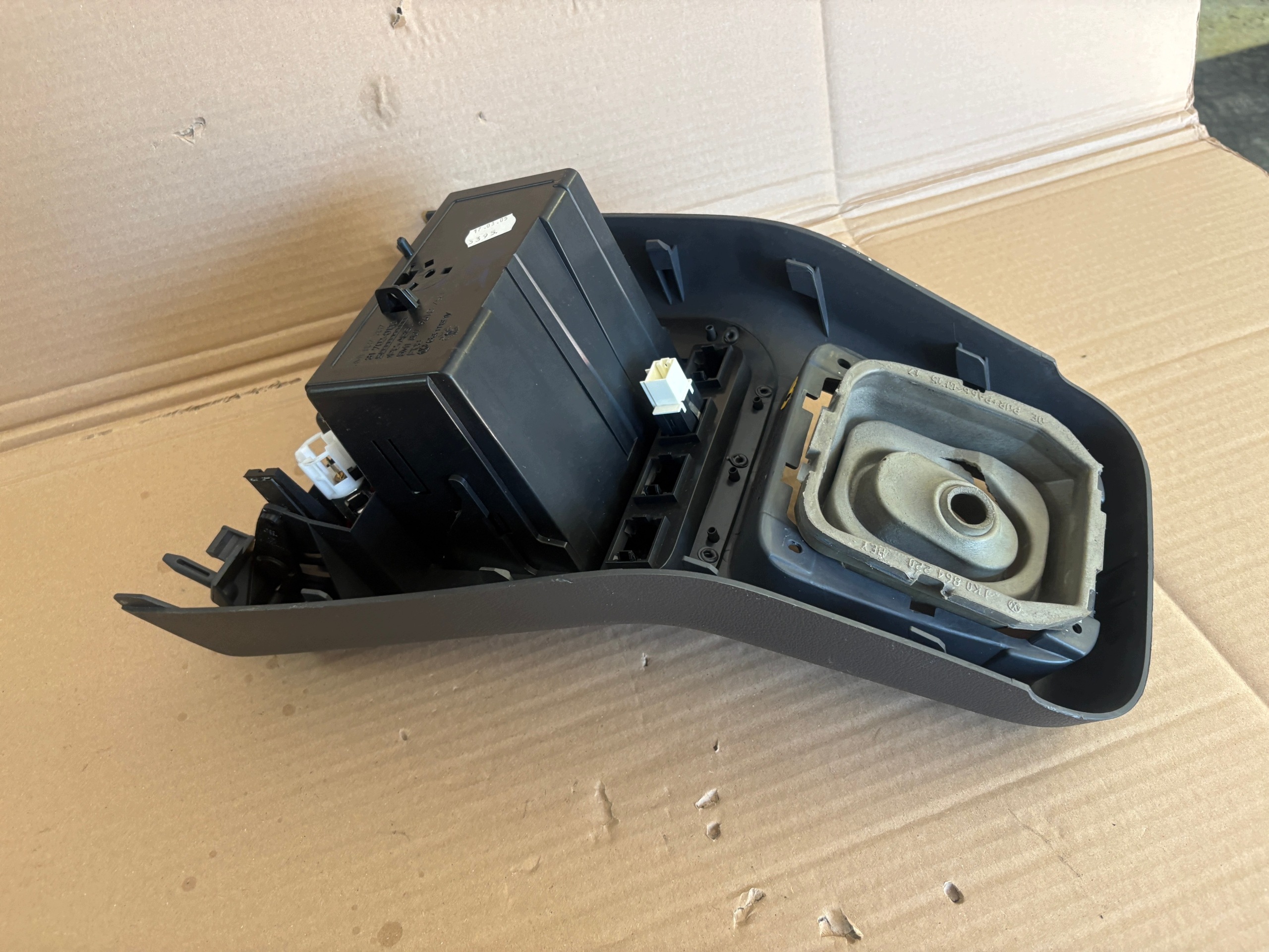 VW GOLF plus TUNEL central PANEL passenger compartment 5M1857961C