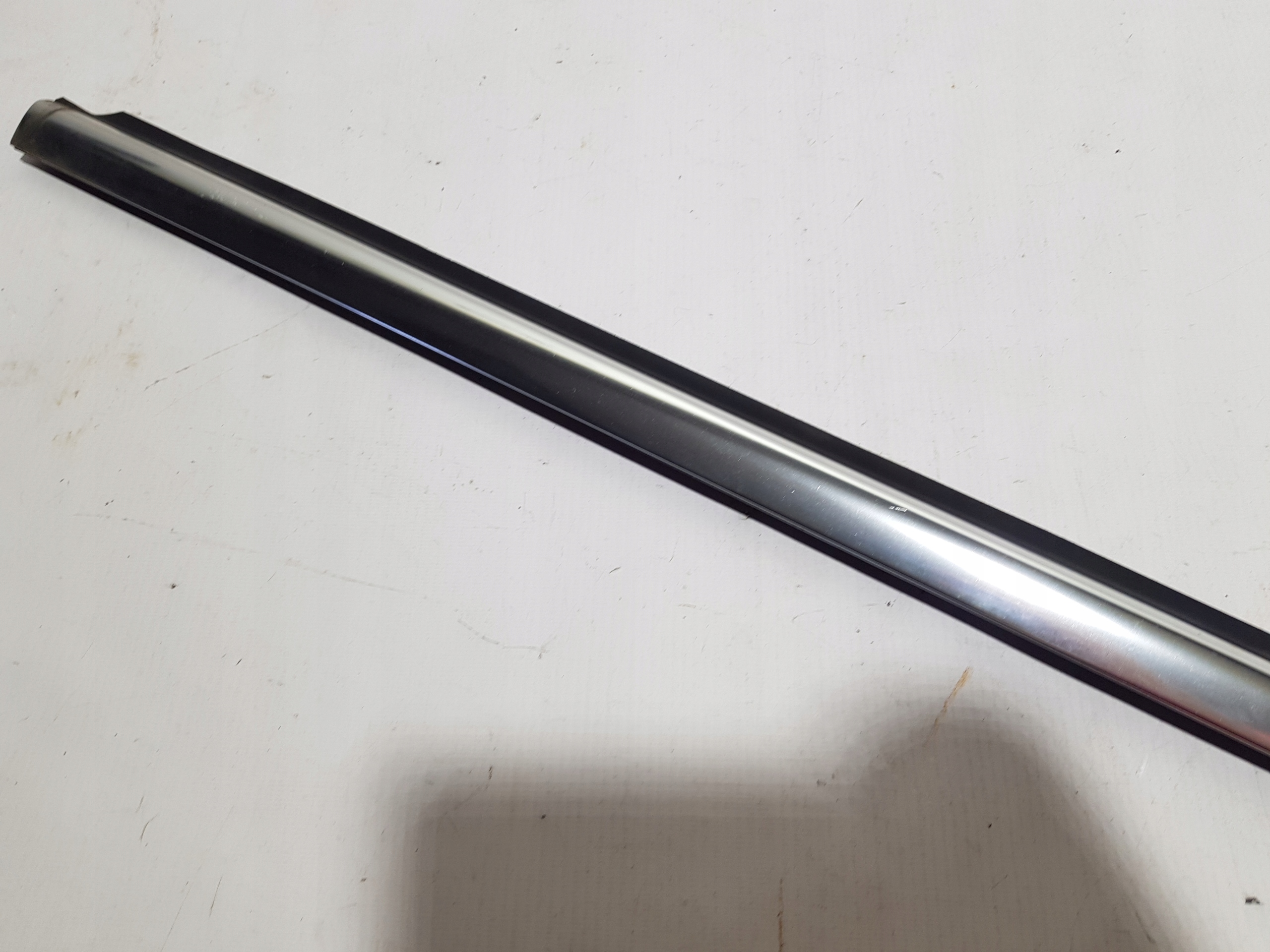 moulding door left front dust CHROM MERCEDES W251