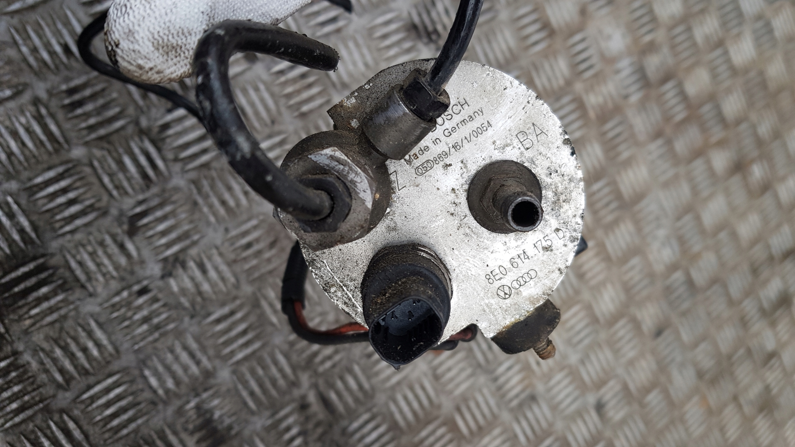 Pompa DOLADOWANIA DOLADOWUJACA AUDI VW 8e0614175d 0265410045 a4 a6 a8