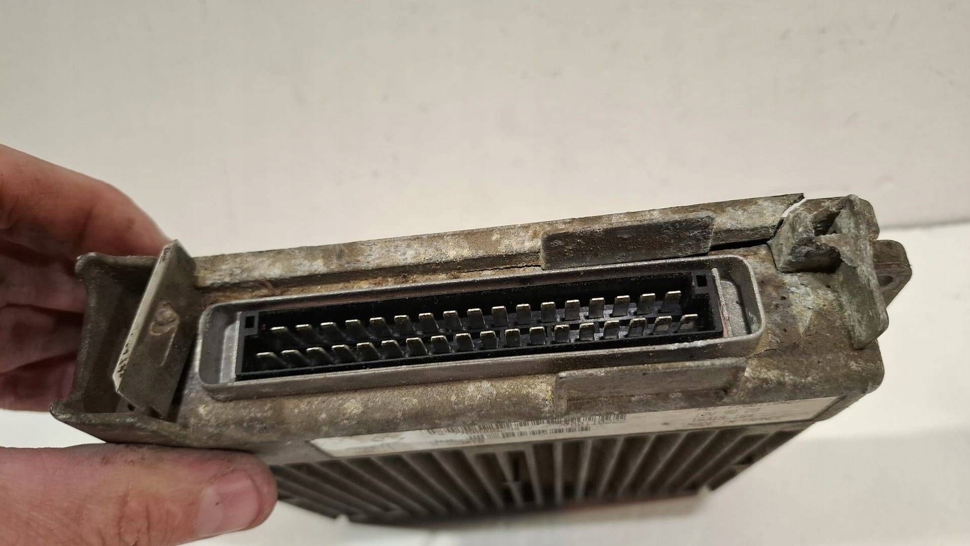 control unit of the engine computer 7700110222 7700868294 Renault Clio II 1.2