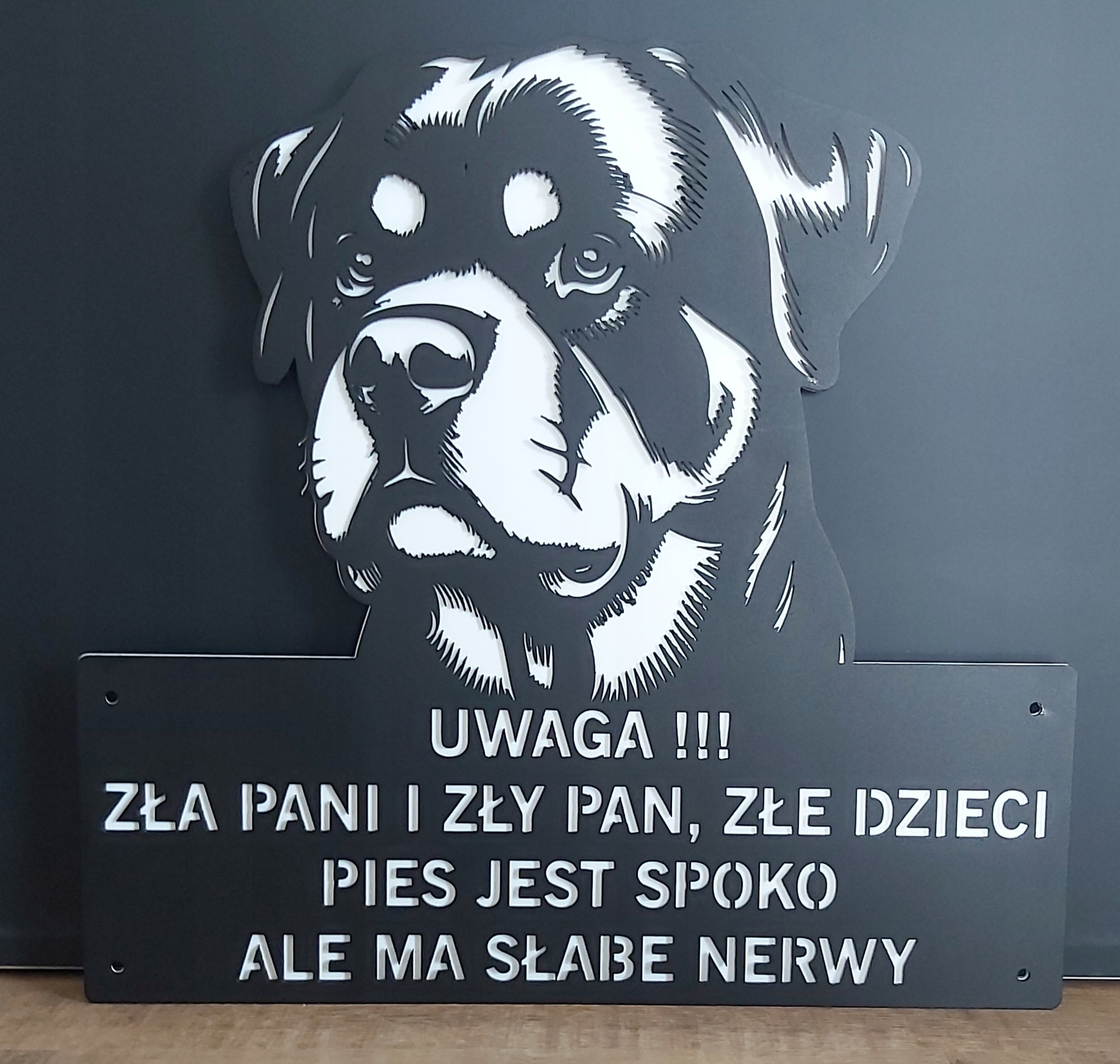 Tabulka na branku oplocení výstražná zábavná Rottweiler
